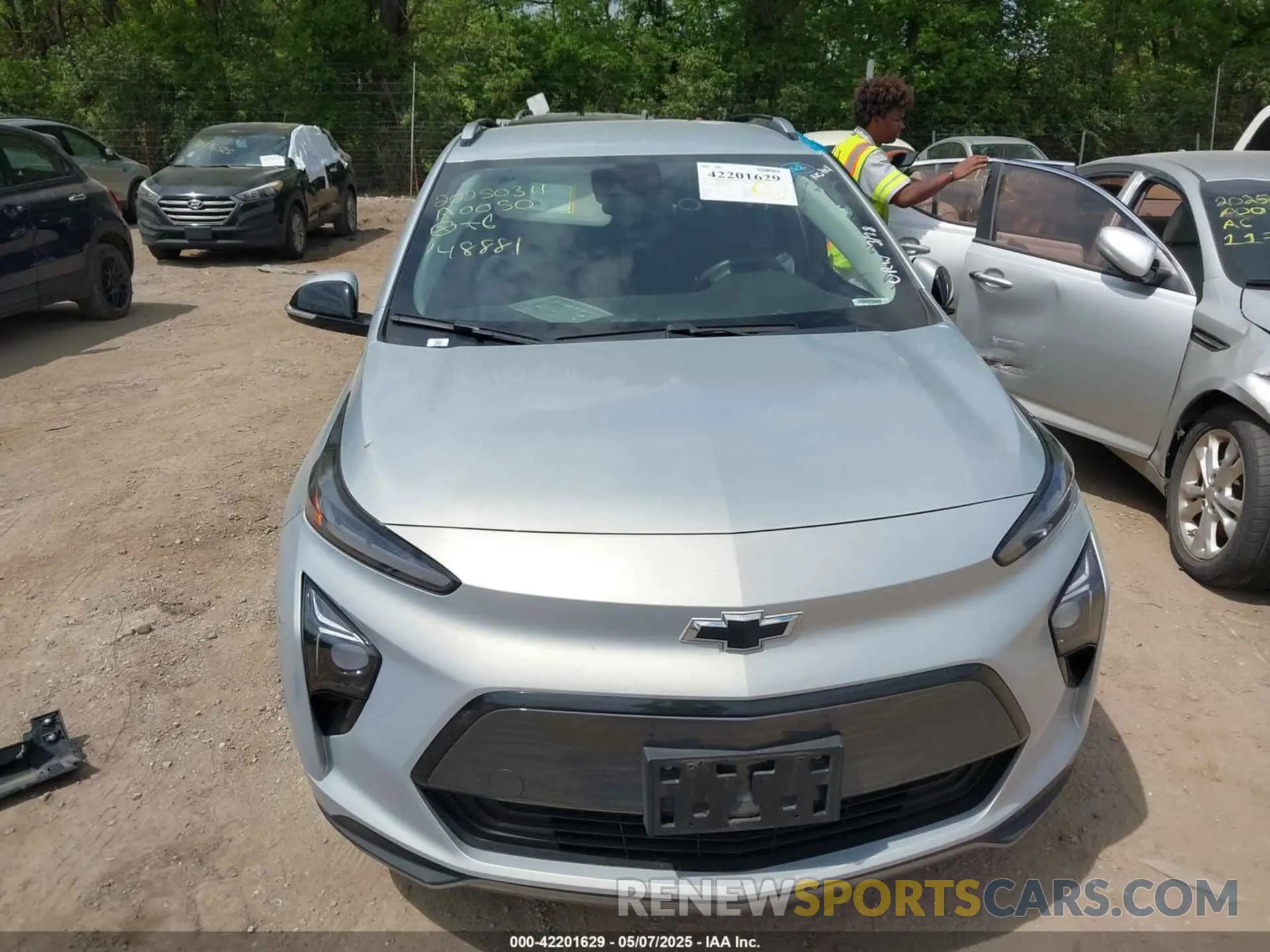 11 Photograph of a damaged car 1G1FY6S08P4148881 CHEVROLET BOLT EUV 2023