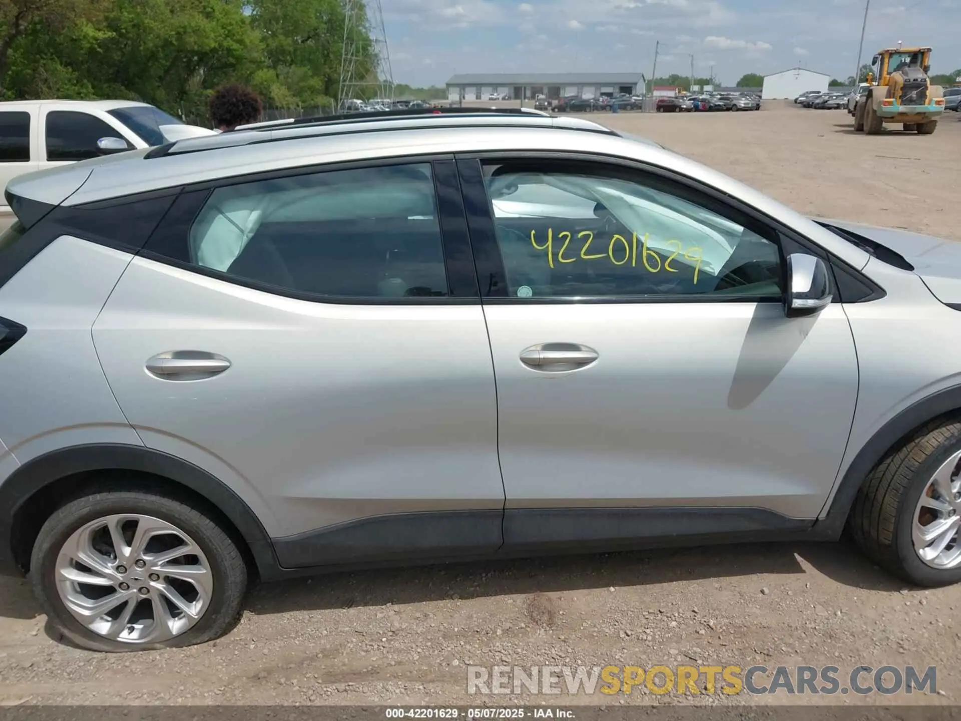 12 Photograph of a damaged car 1G1FY6S08P4148881 CHEVROLET BOLT EUV 2023