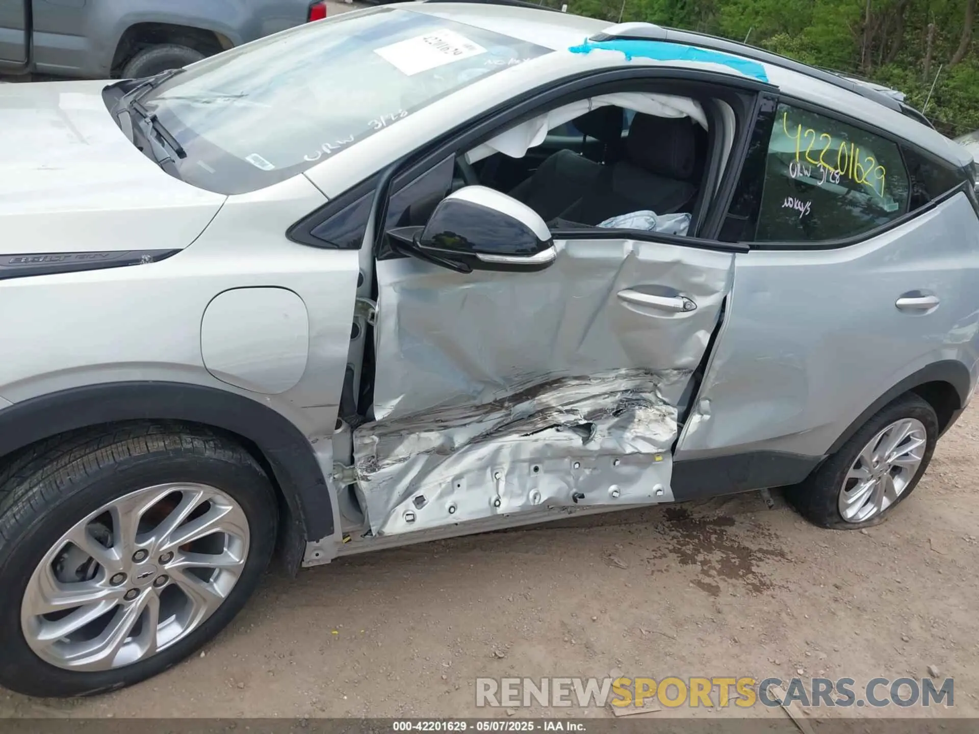 13 Photograph of a damaged car 1G1FY6S08P4148881 CHEVROLET BOLT EUV 2023