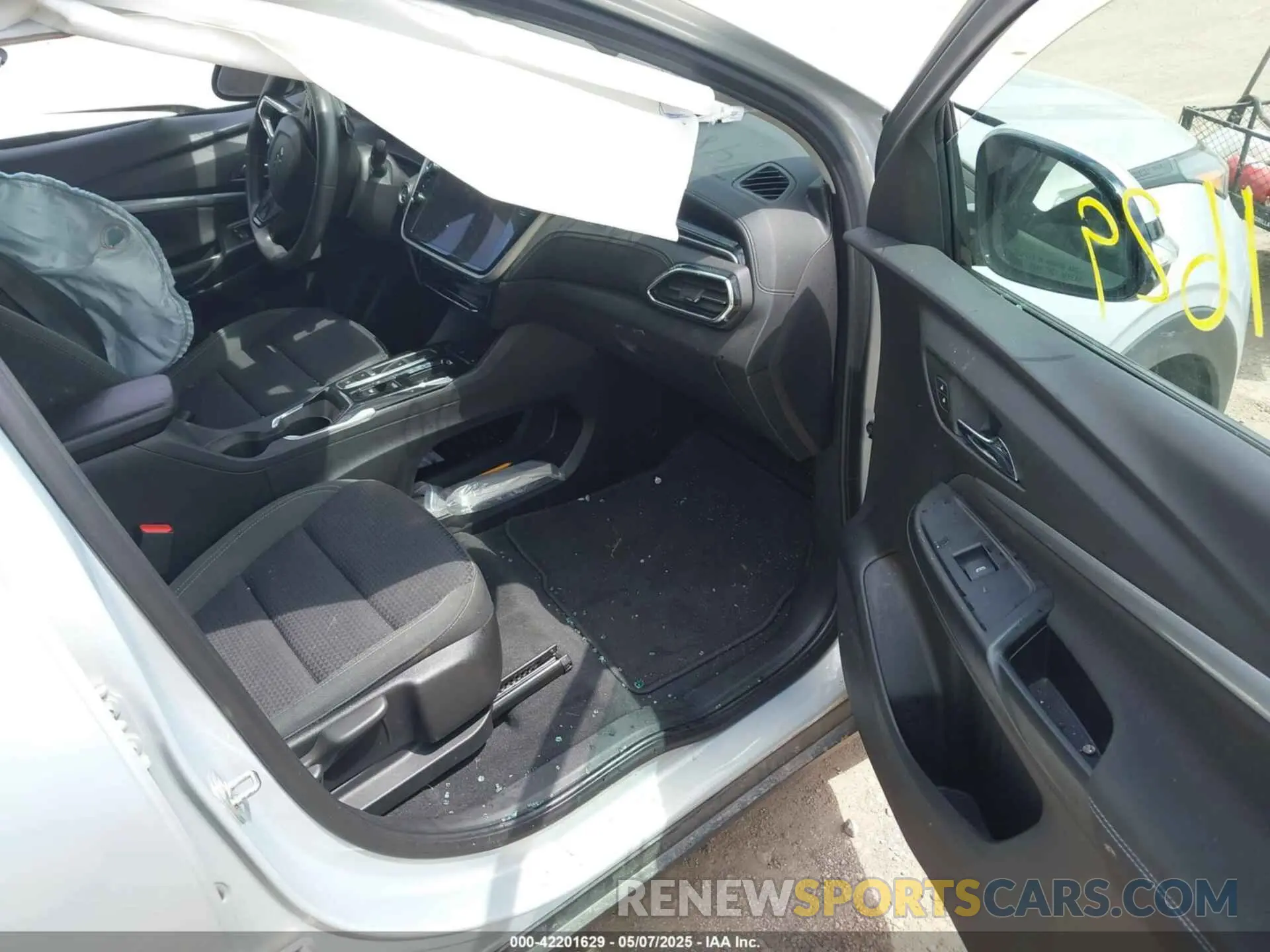 5 Photograph of a damaged car 1G1FY6S08P4148881 CHEVROLET BOLT EUV 2023