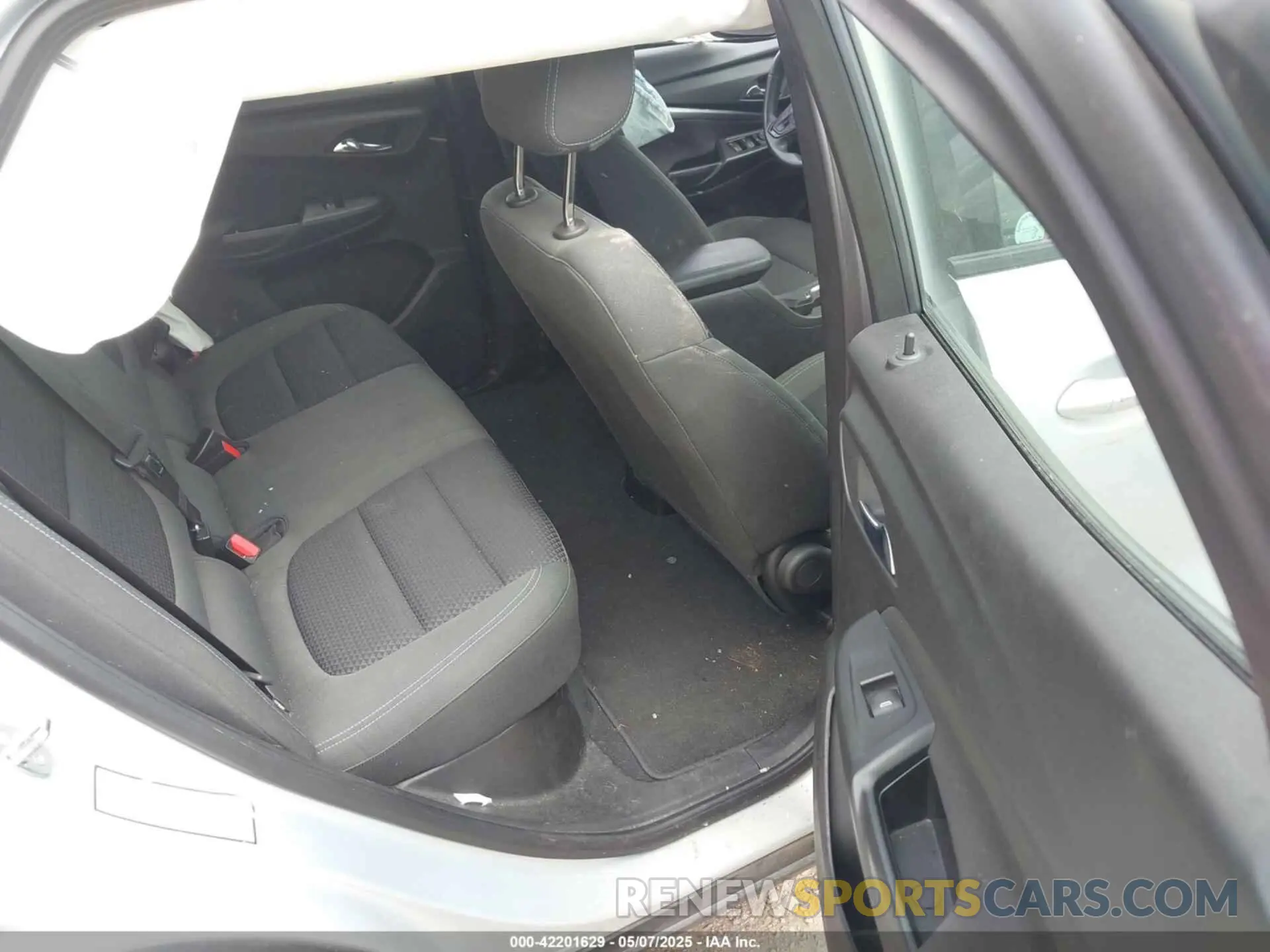 8 Photograph of a damaged car 1G1FY6S08P4148881 CHEVROLET BOLT EUV 2023