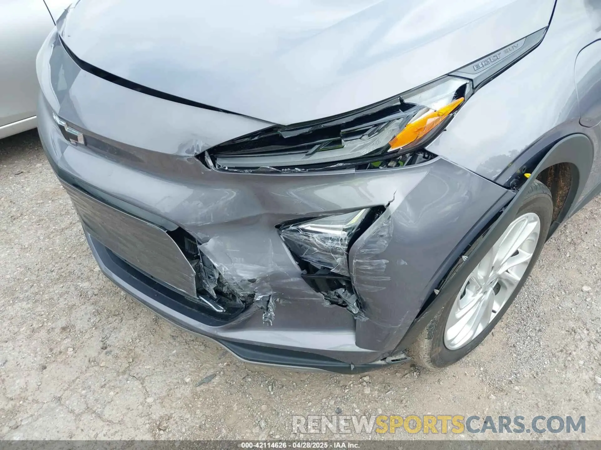 19 Photograph of a damaged car 1G1FY6S0XP4109337 CHEVROLET BOLT EUV 2023