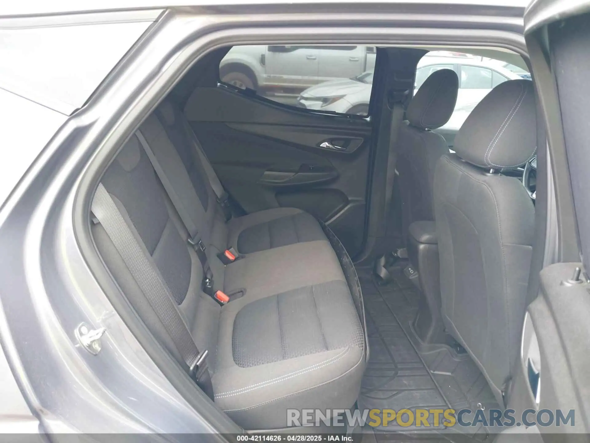 8 Photograph of a damaged car 1G1FY6S0XP4109337 CHEVROLET BOLT EUV 2023