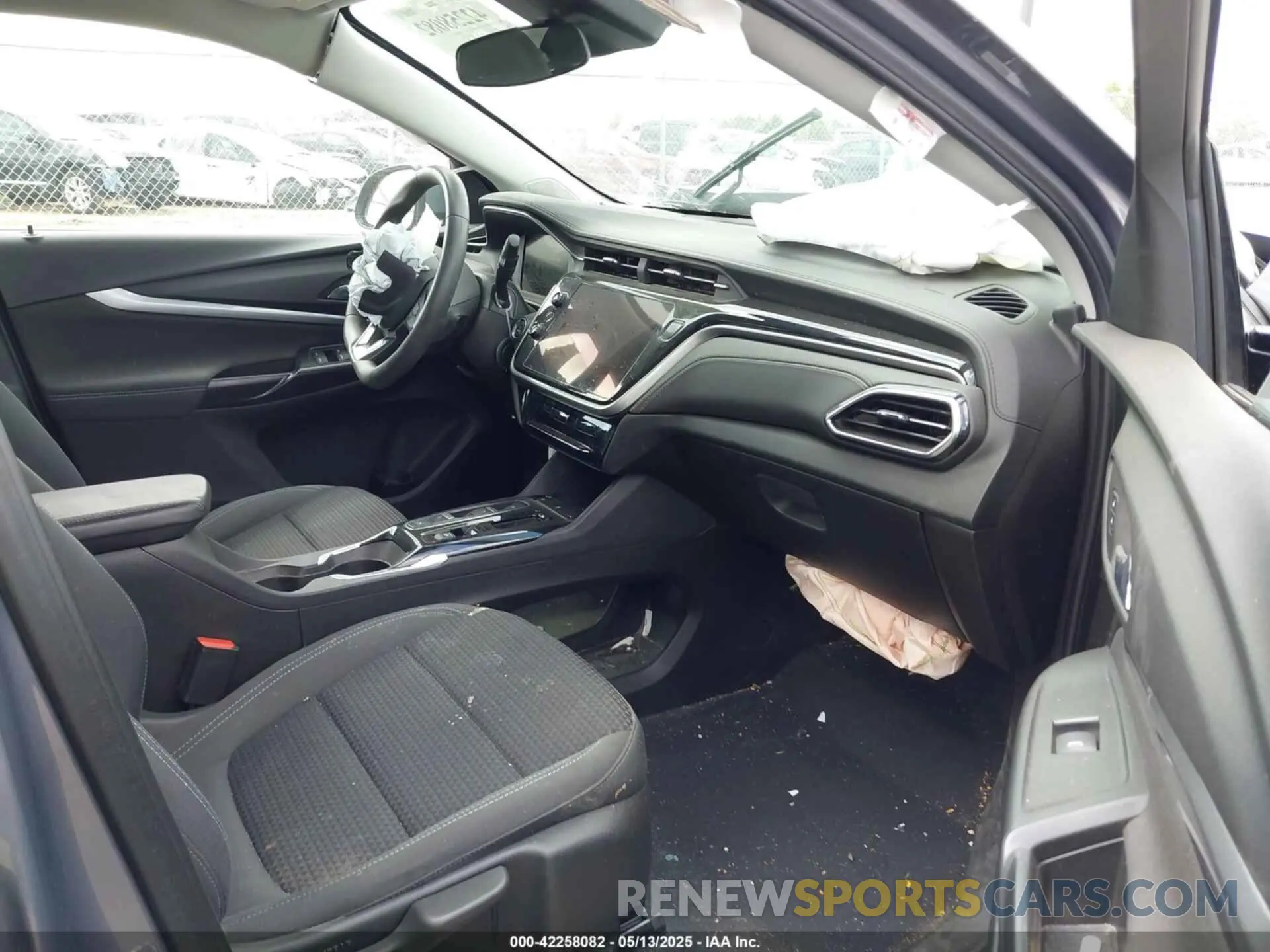 5 Photograph of a damaged car 1G1FY6S0XP4151202 CHEVROLET BOLT EUV 2023