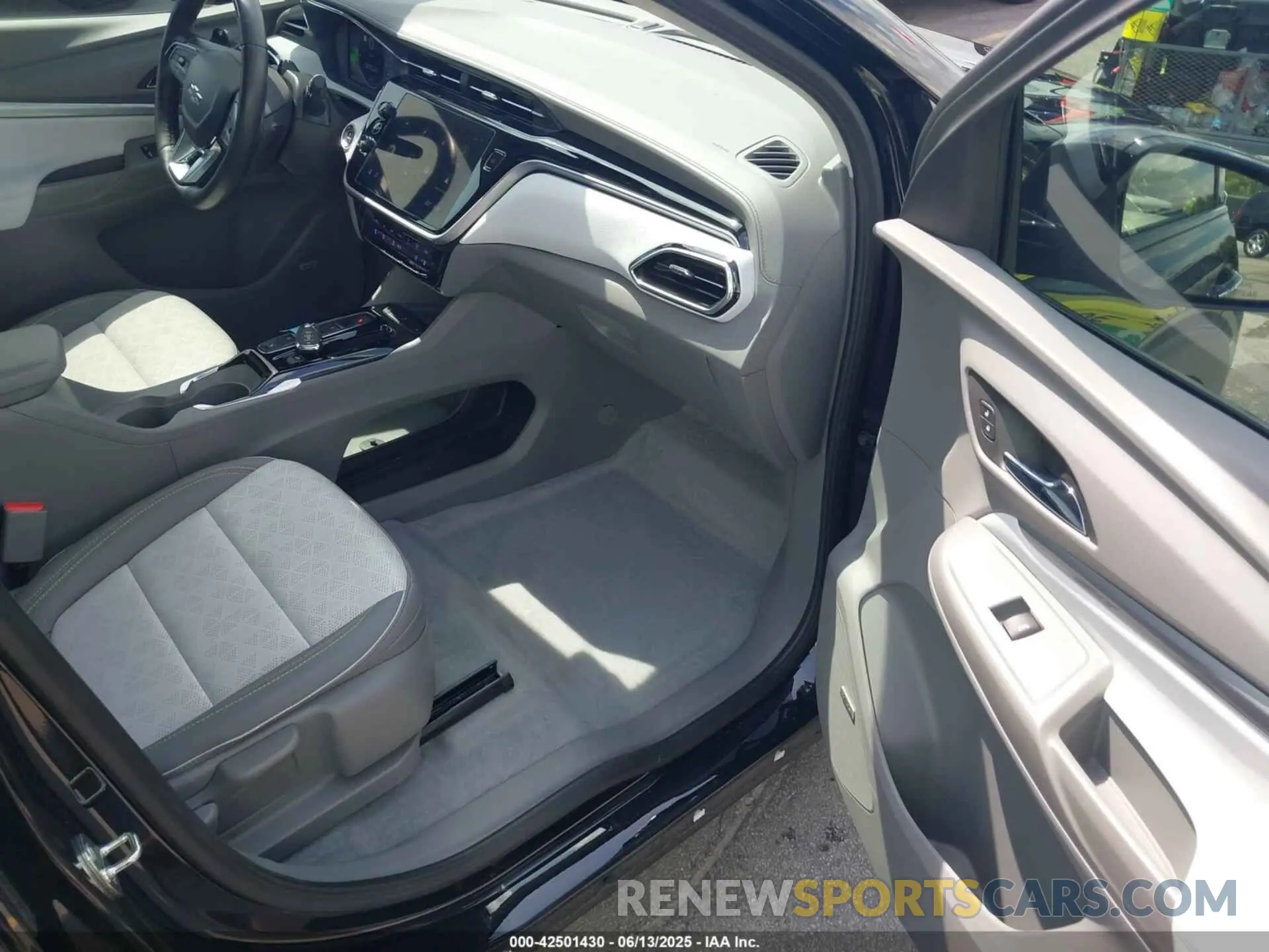5 Photograph of a damaged car 1G1FZ6S02P4108180 CHEVROLET BOLT EUV 2023