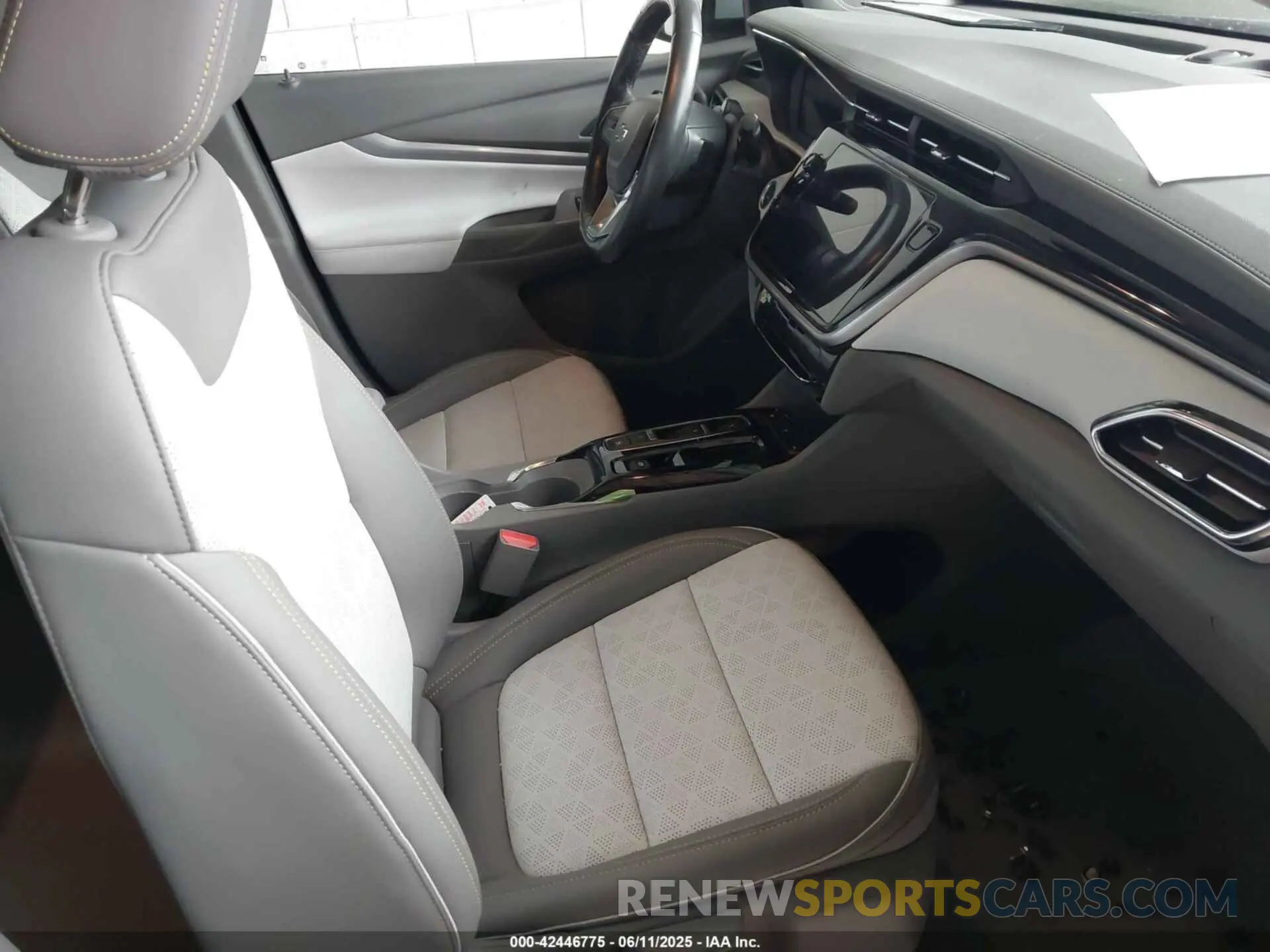 5 Photograph of a damaged car 1G1FZ6S05P4143229 CHEVROLET BOLT EUV 2023