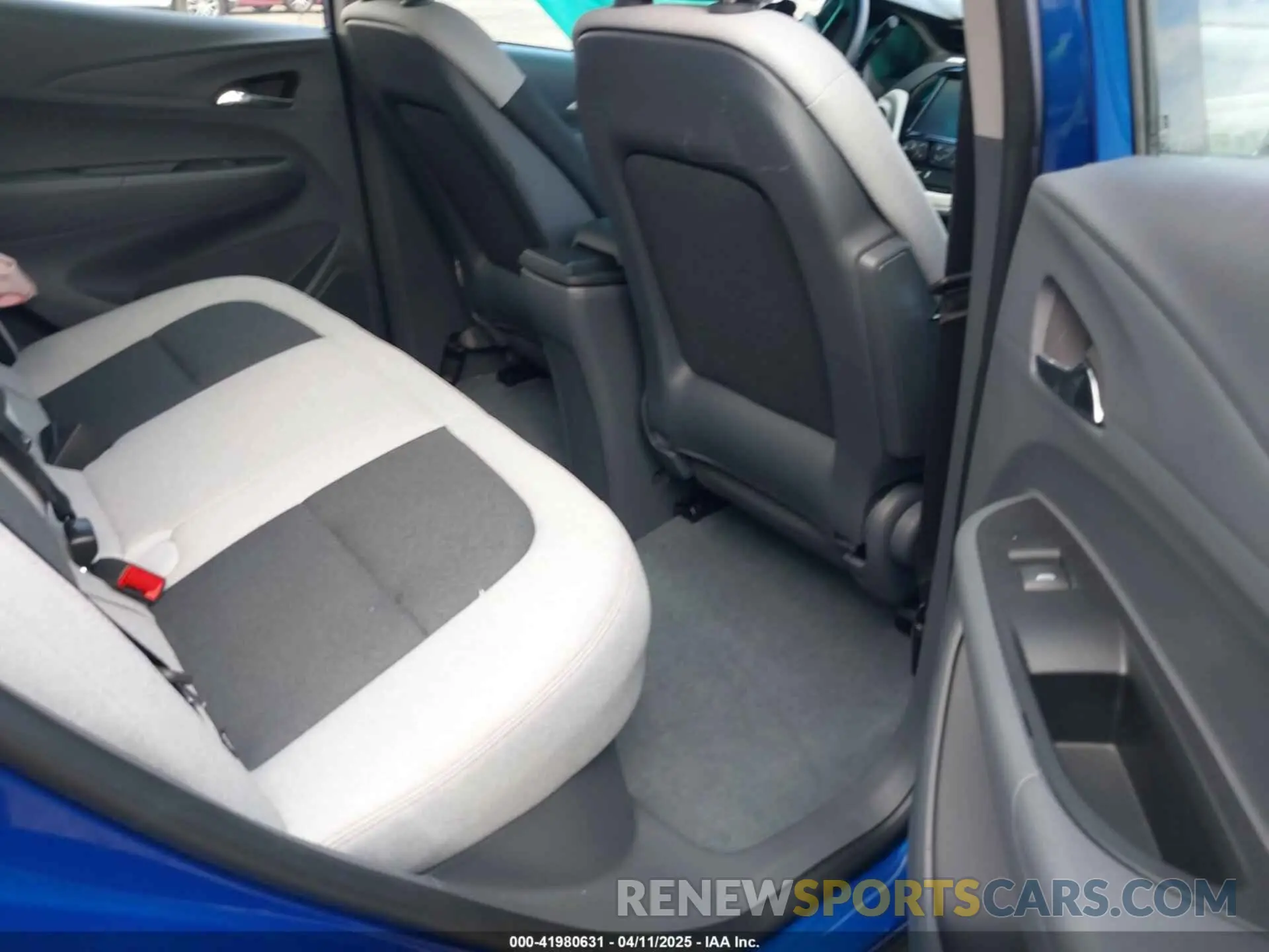 8 Photograph of a damaged car 1G1FY6S08K4129224 CHEVROLET BOLT EV 2019