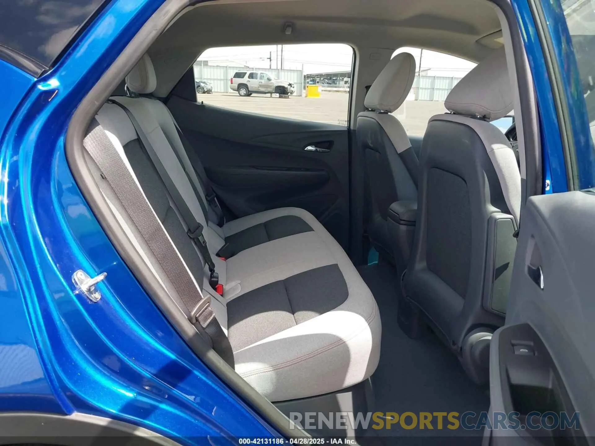 8 Photograph of a damaged car 1G1FY6S00L4119496 CHEVROLET BOLT EV 2020