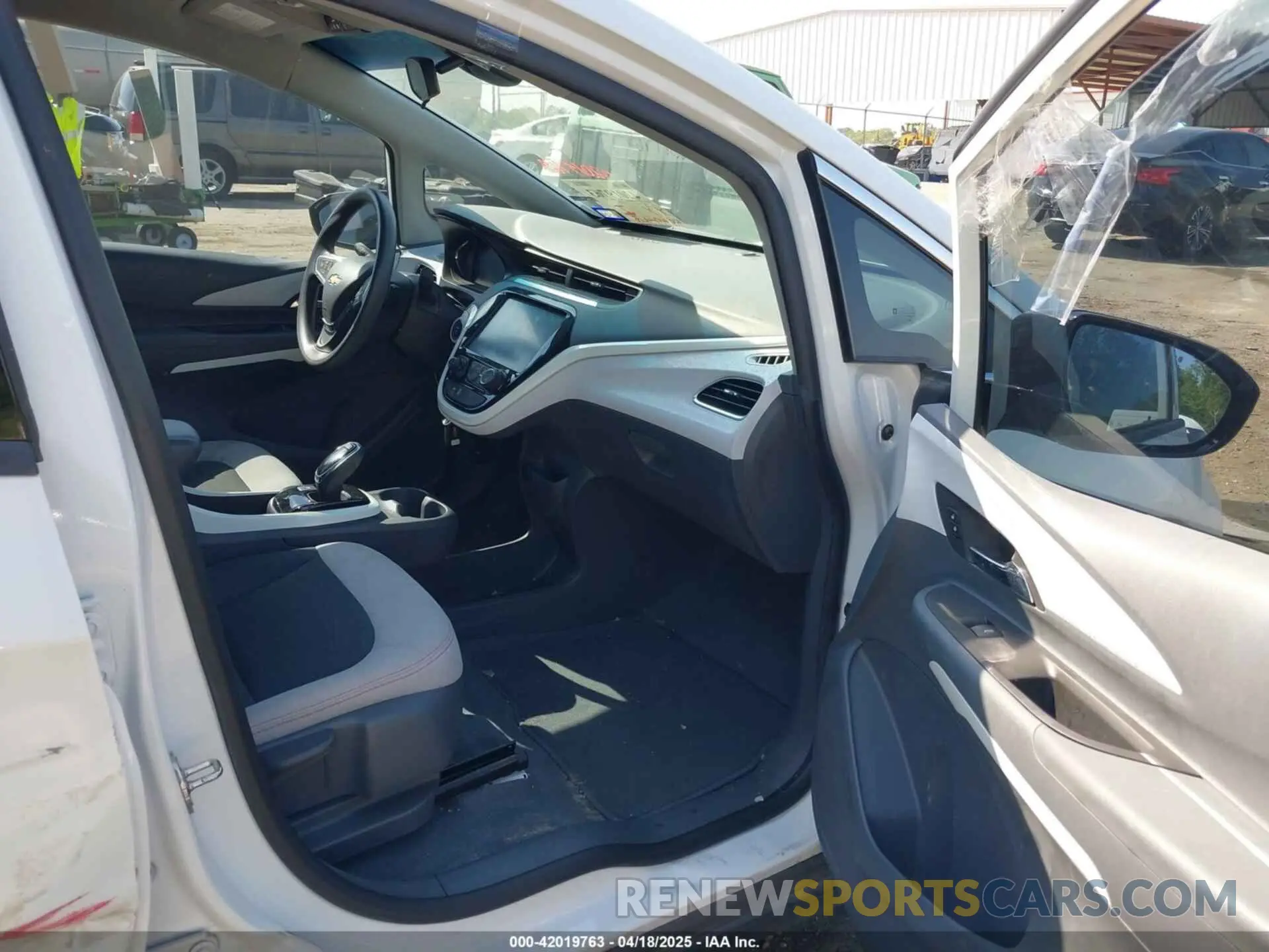 5 Photograph of a damaged car 1G1FY6S08M4113494 CHEVROLET BOLT EV 2021