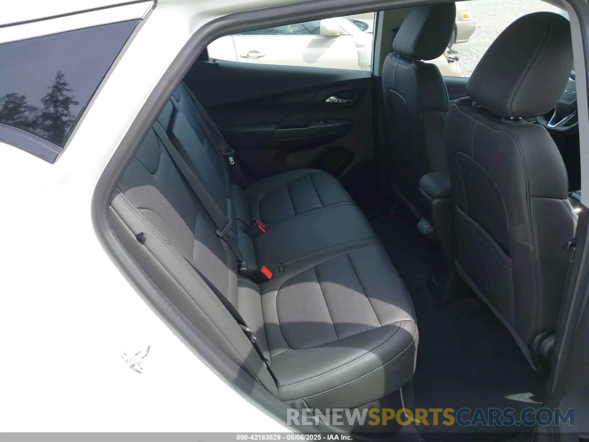 8 Фотография поврежденного автомобиля 1G1FX6S03P4202347 CHEVROLET BOLT EV 2023