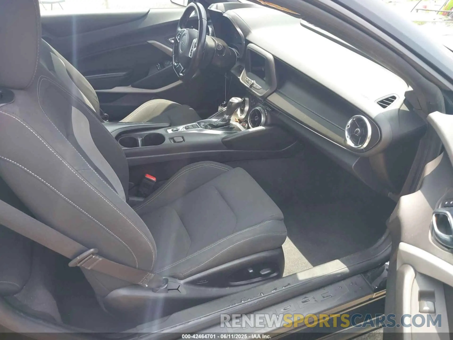 5 Photograph of a damaged car 1G1FB1RS9K0109955 CHEVROLET CAMARO 2019