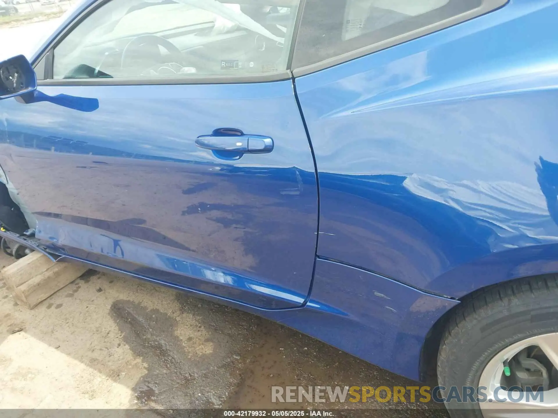 18 Photograph of a damaged car 1G1FB1RX7K0151147 CHEVROLET CAMARO 2019