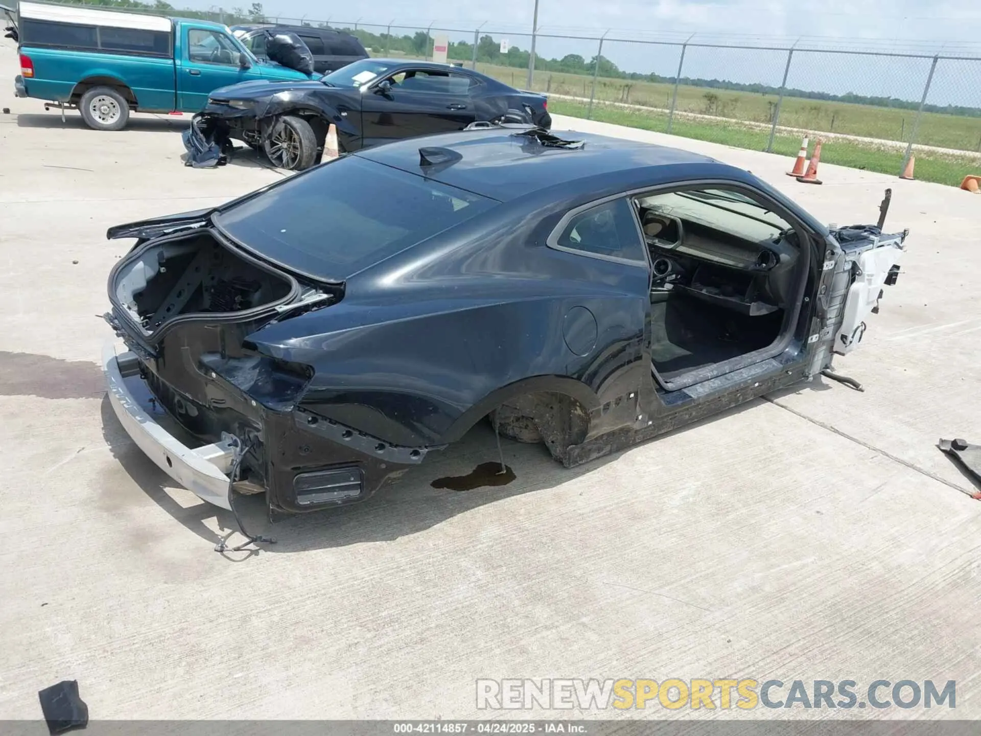 4 Photograph of a damaged car 1G1FE1R73K0155218 CHEVROLET CAMARO 2019