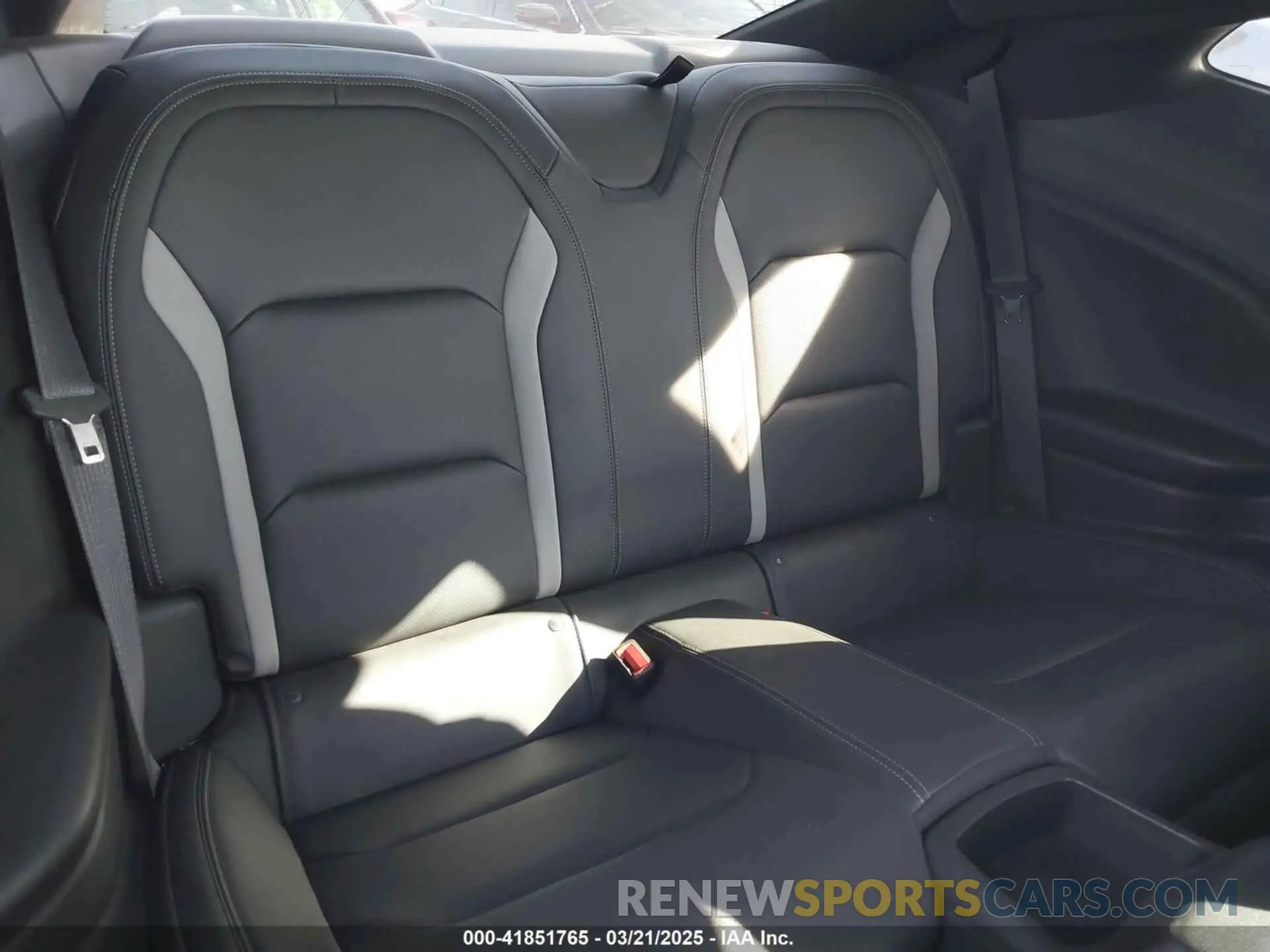 8 Photograph of a damaged car 1G1FE1R74K0156829 CHEVROLET CAMARO 2019