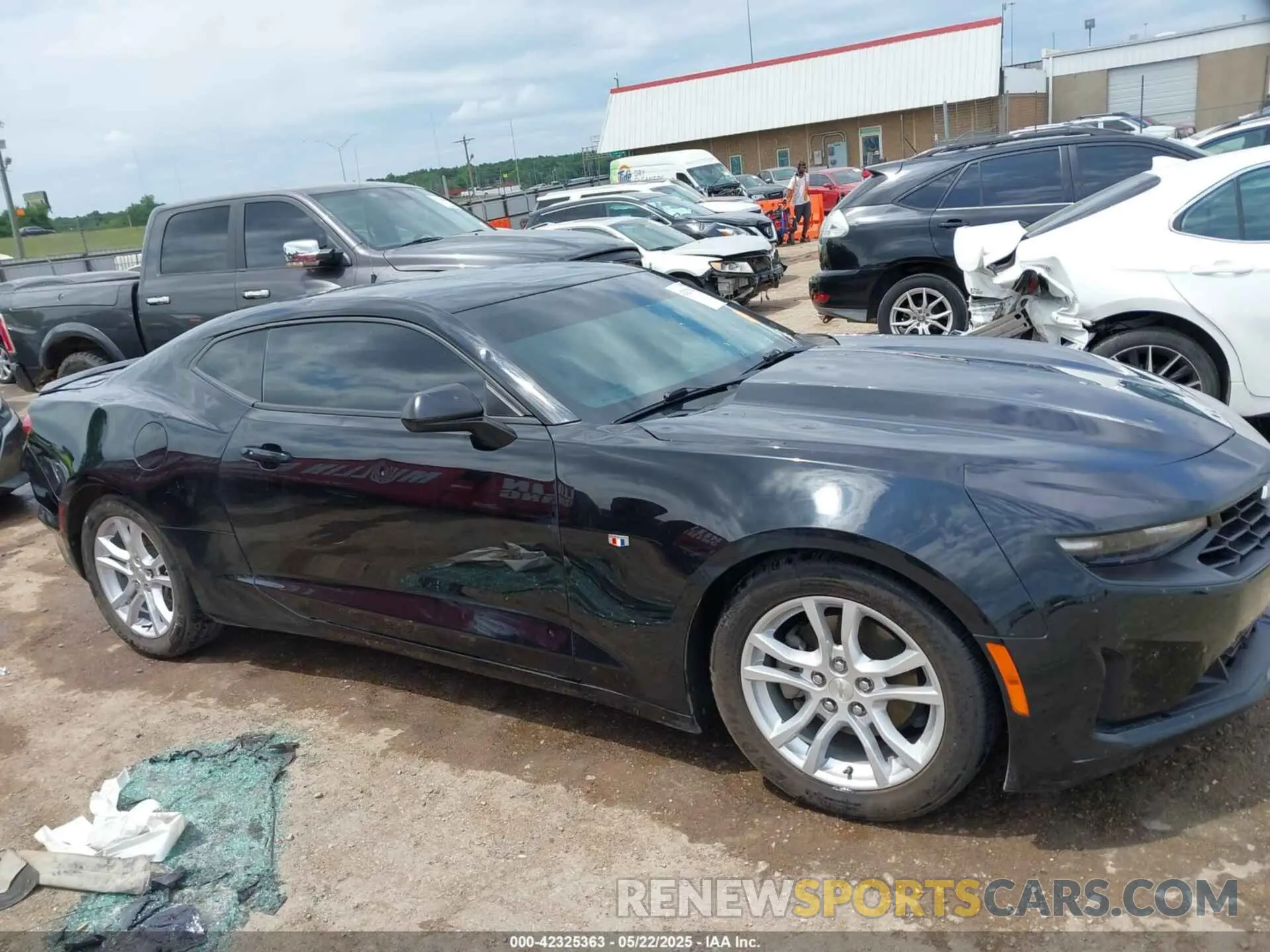 13 Photograph of a damaged car 1G1FB1RX4L0140365 CHEVROLET CAMARO 2020