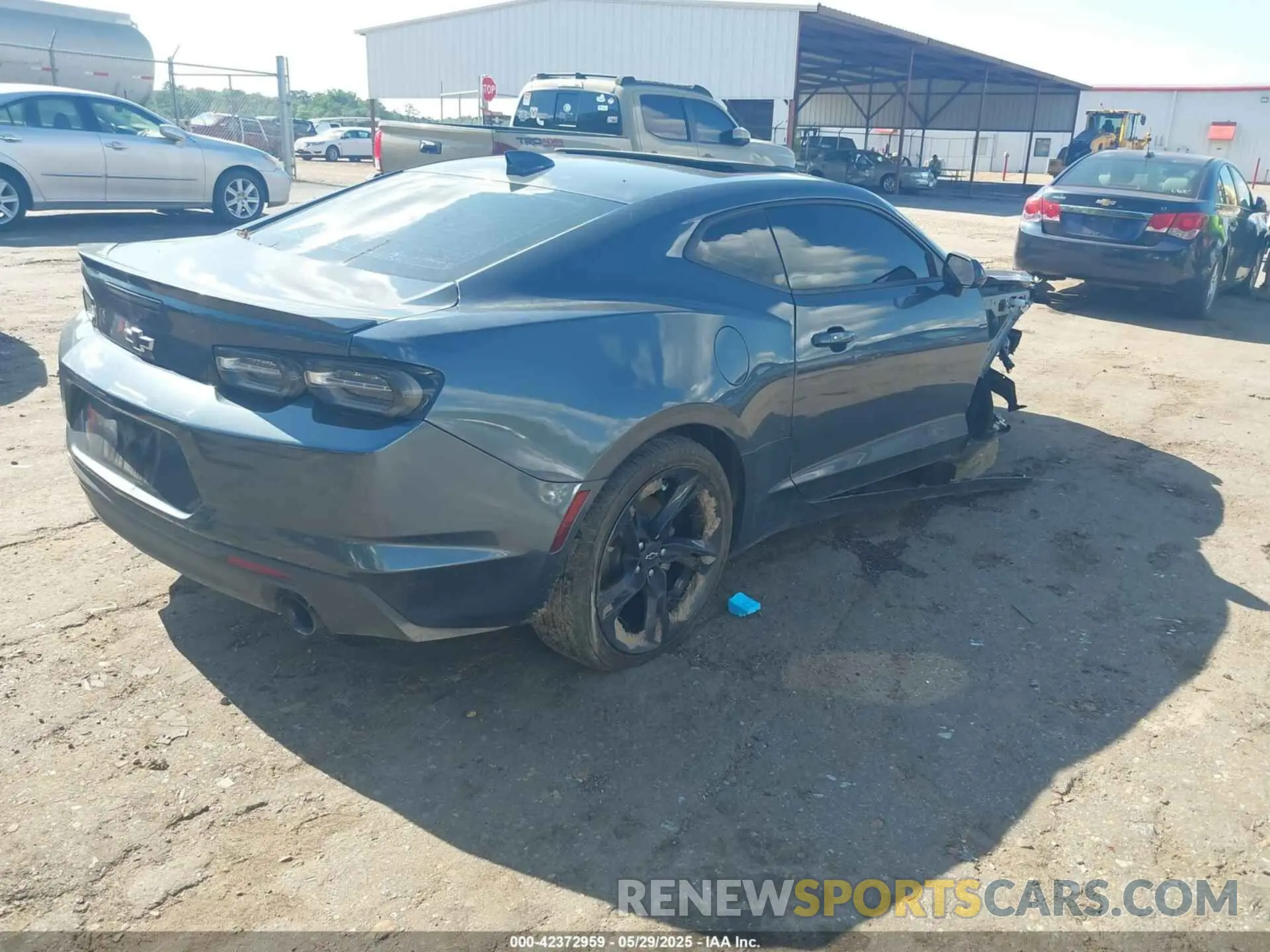 4 Фотография поврежденного автомобиля 1G1FB1RS9M0100465 CHEVROLET CAMARO 2021