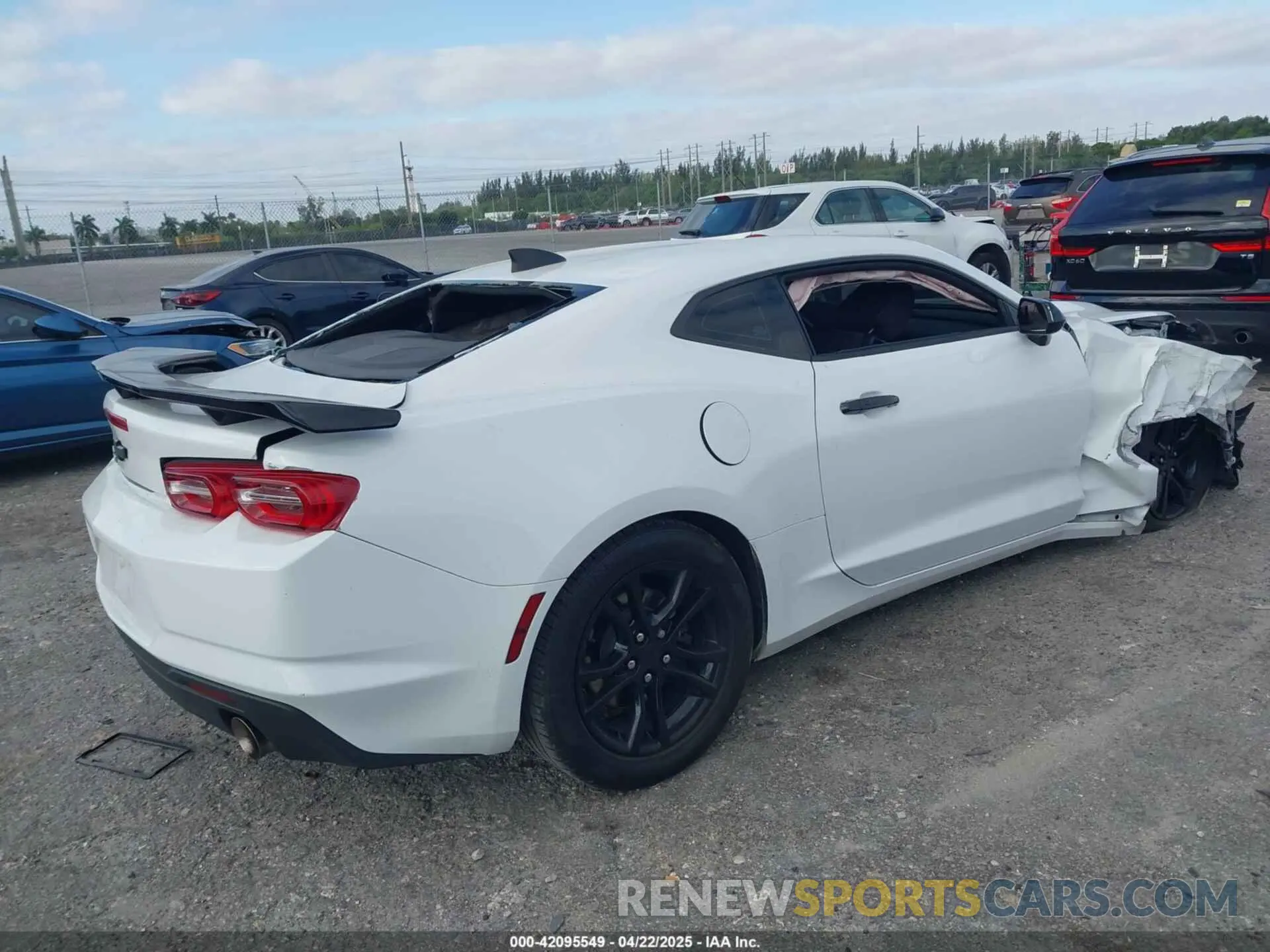 4 Фотография поврежденного автомобиля 1G1FB1RX1M0101783 CHEVROLET CAMARO 2021