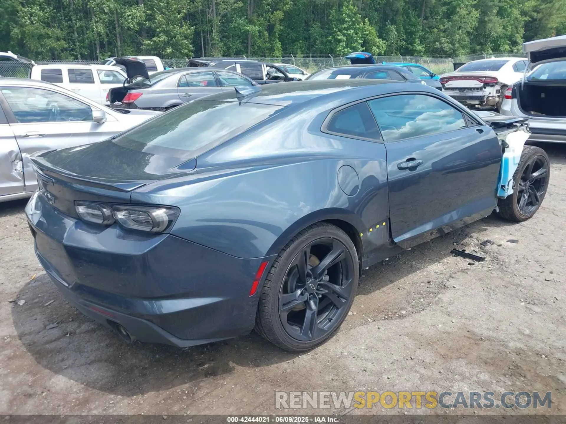 4 Фотография поврежденного автомобиля 1G1FB1RX8M0104325 CHEVROLET CAMARO 2021