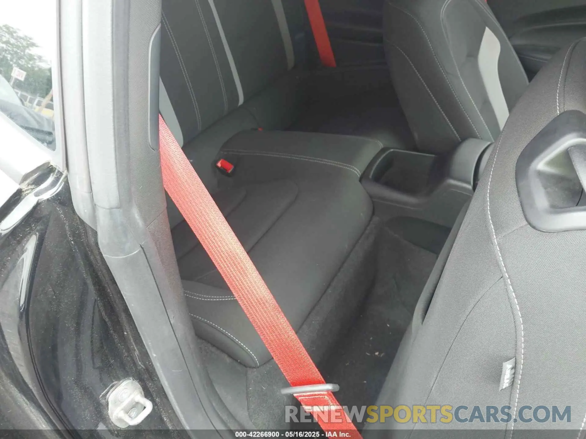 8 Фотография поврежденного автомобиля 1G1FE1R72M0100214 CHEVROLET CAMARO 2021