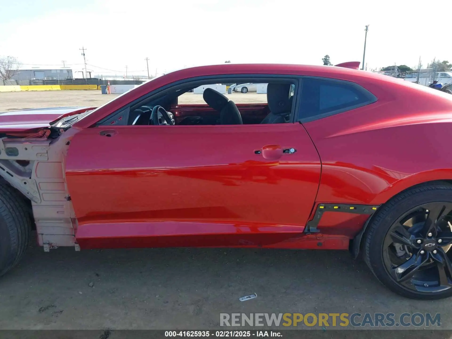 15 Photograph of a damaged car 1G1FE1R79M0141925 CHEVROLET CAMARO 2021