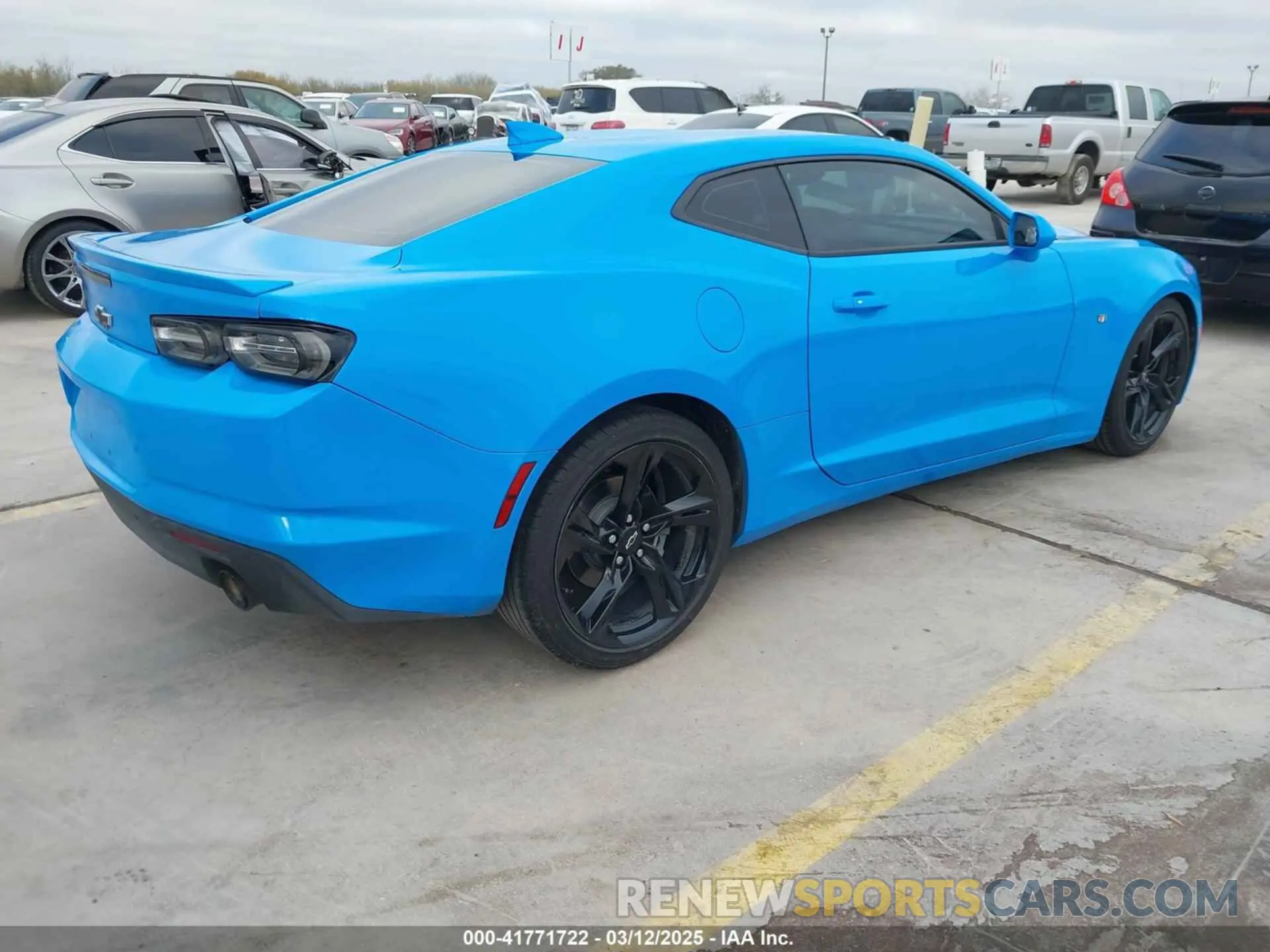 4 Photograph of a damaged car 1G1FB1RXXN0108636 CHEVROLET CAMARO 2022