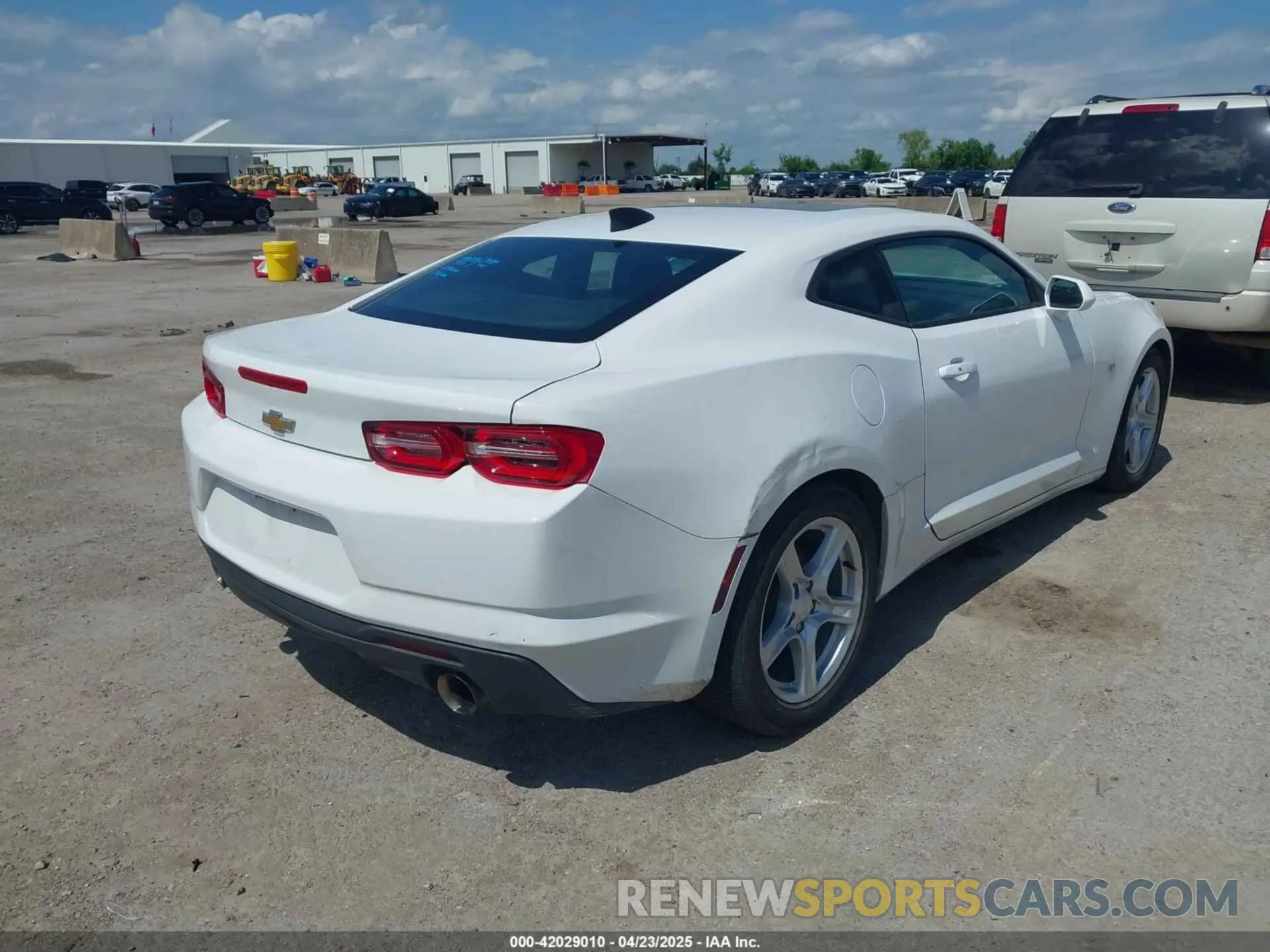 4 Фотография поврежденного автомобиля 1G1FB1RX0P0133502 CHEVROLET CAMARO 2023