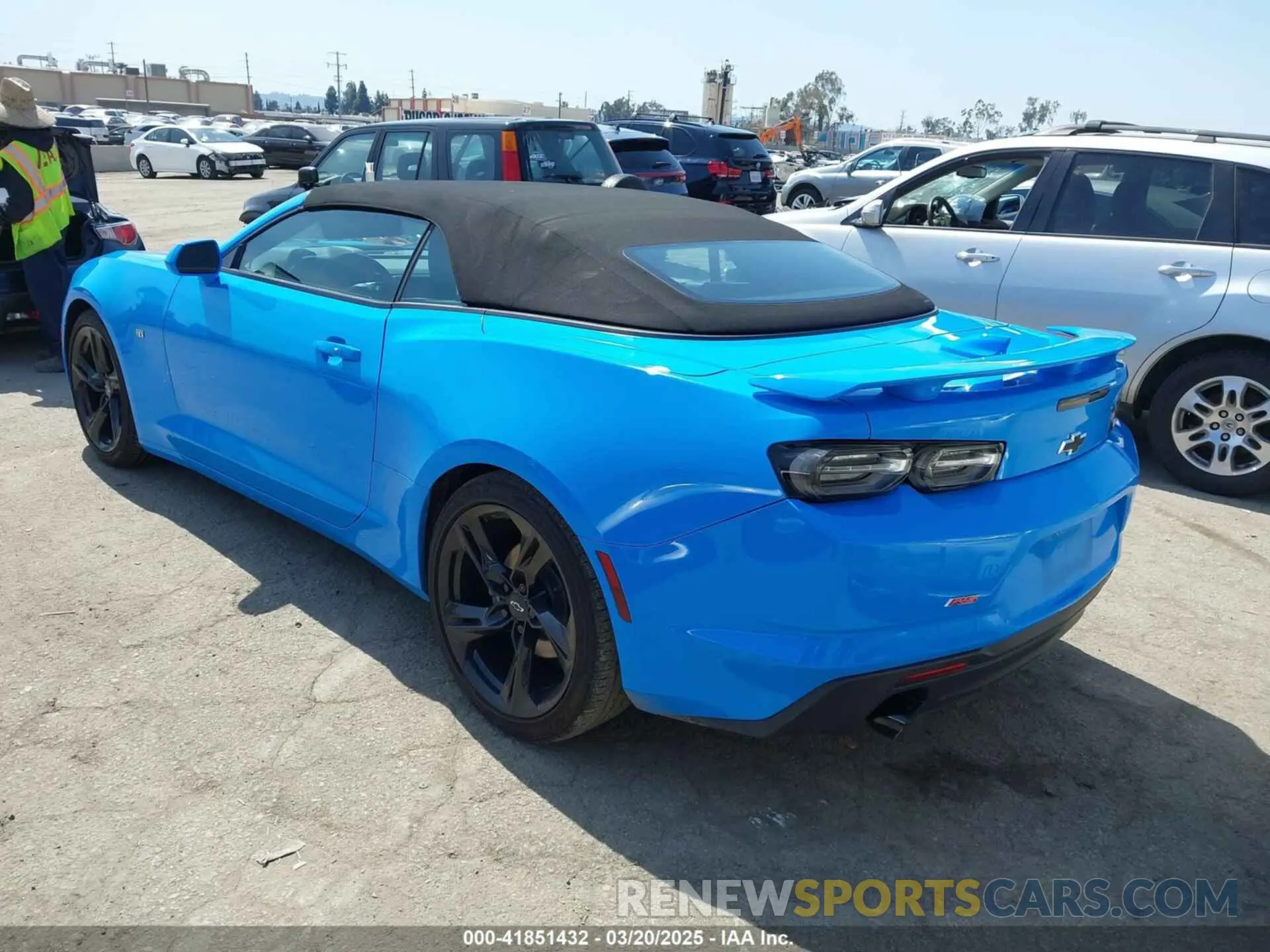 3 Фотография поврежденного автомобиля 1G1FB3DS5P0114158 CHEVROLET CAMARO 2023