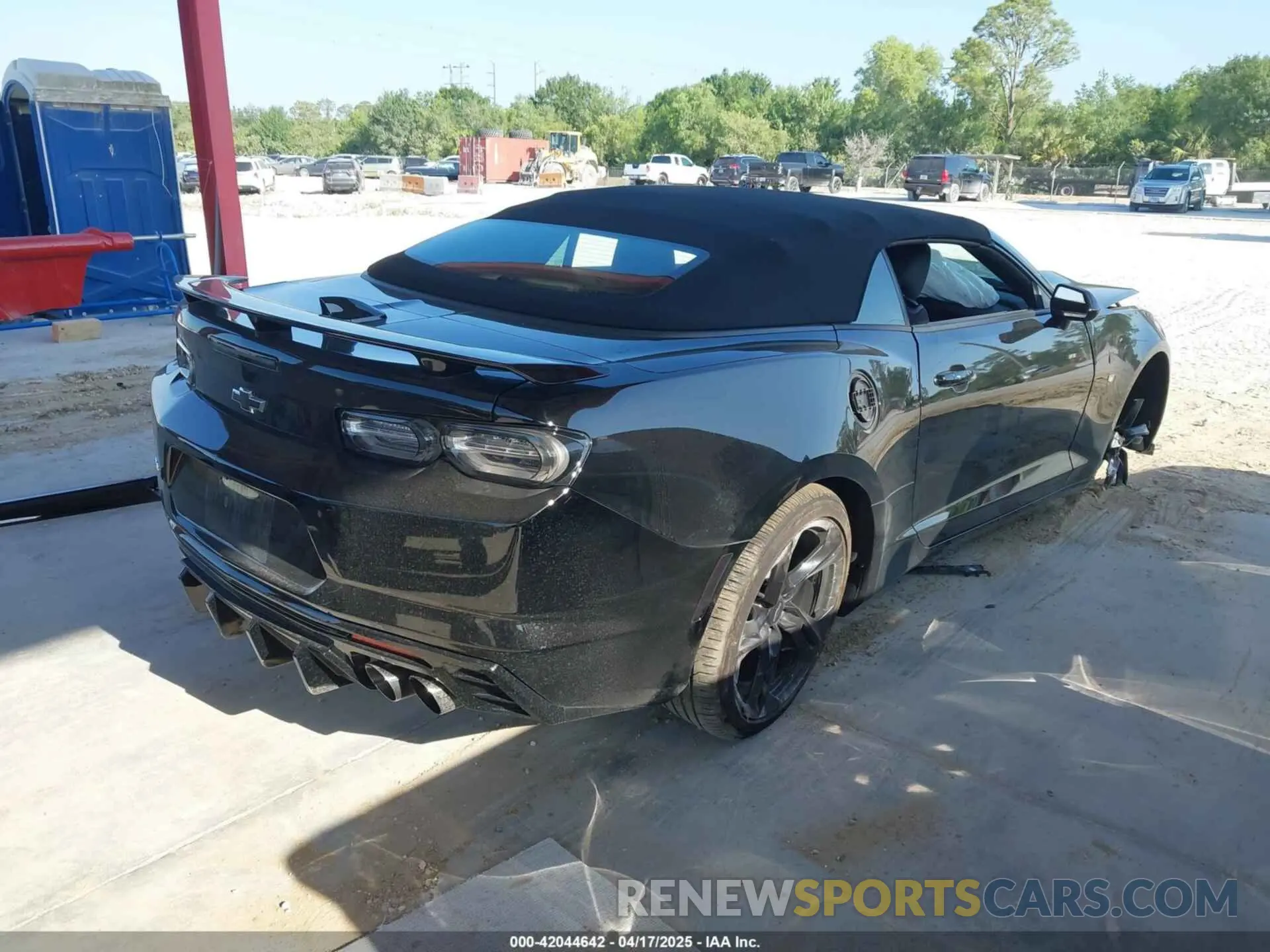 4 Фотография поврежденного автомобиля 1G1FB3DS5R0108864 CHEVROLET CAMARO 2024