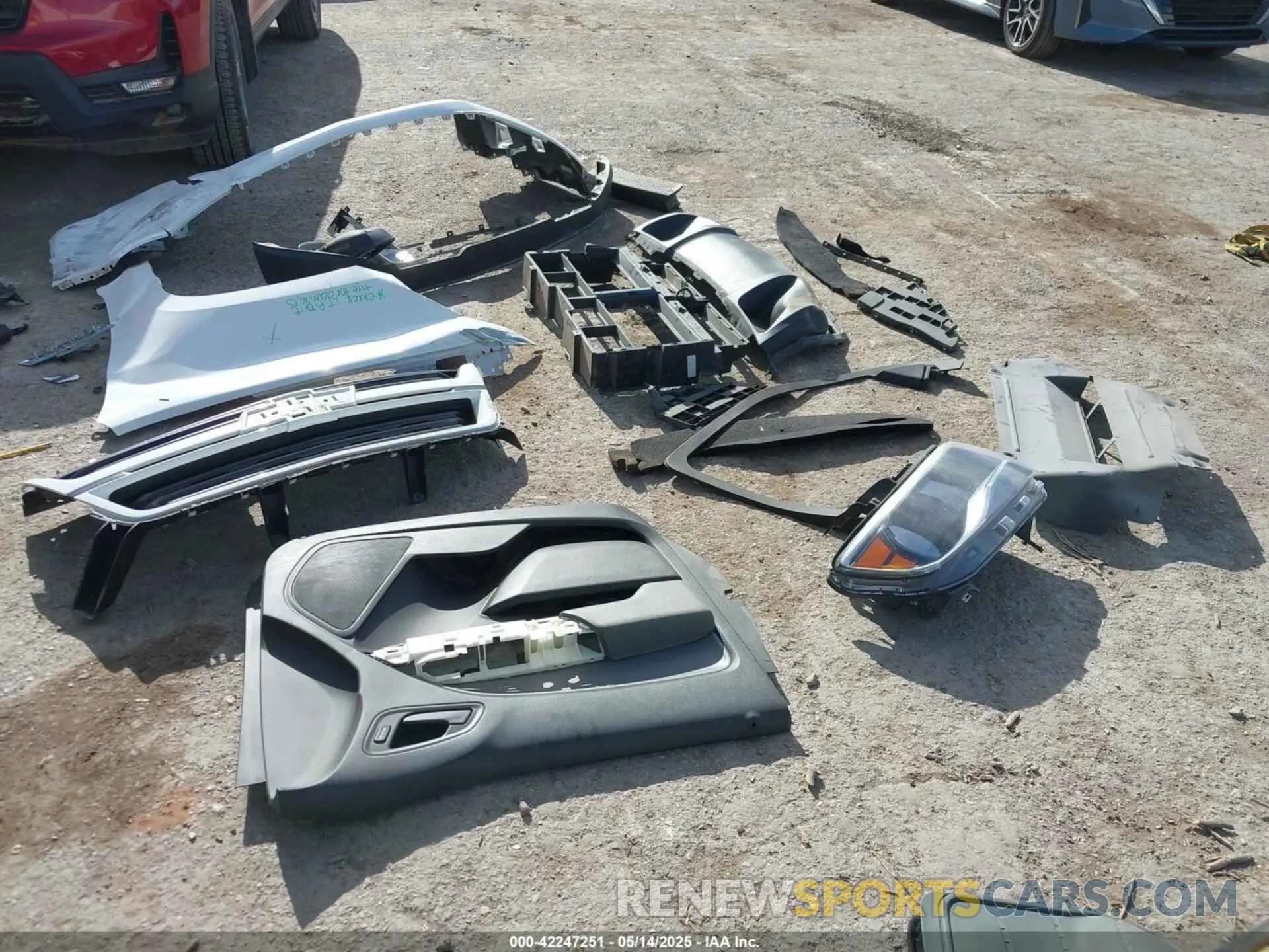 12 Photograph of a damaged car 1GCGSBEN2K1153095 CHEVROLET COLORADO 2019