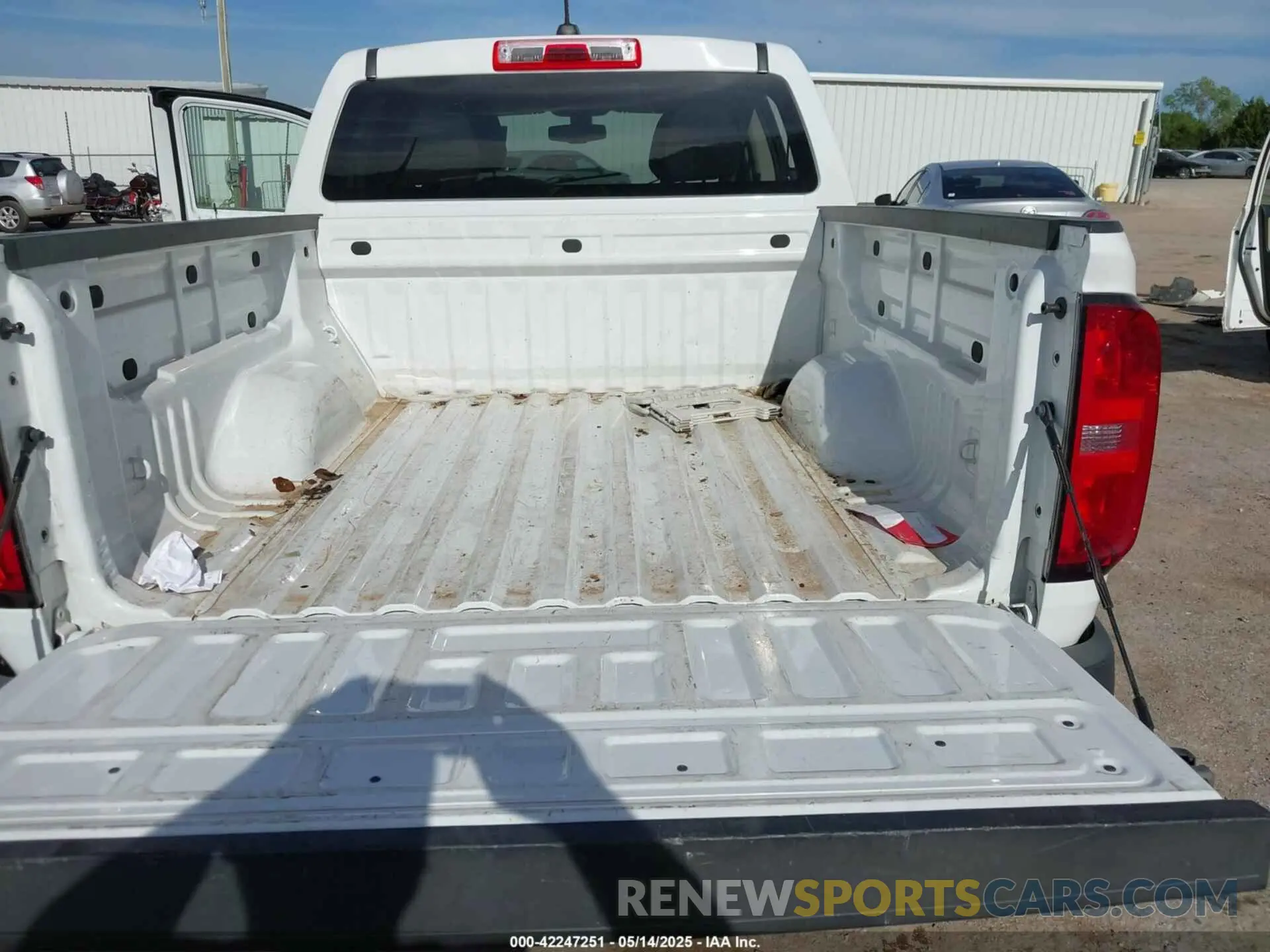 19 Photograph of a damaged car 1GCGSBEN2K1153095 CHEVROLET COLORADO 2019