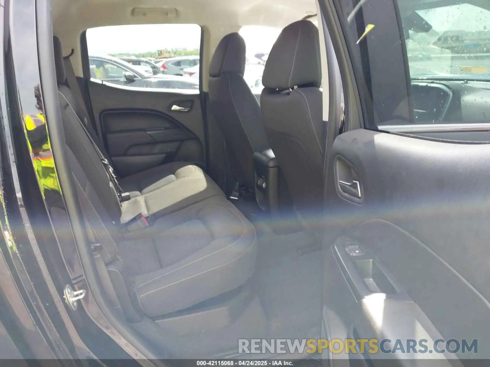 8 Photograph of a damaged car 1GCGSCEA9K1337629 CHEVROLET COLORADO 2019