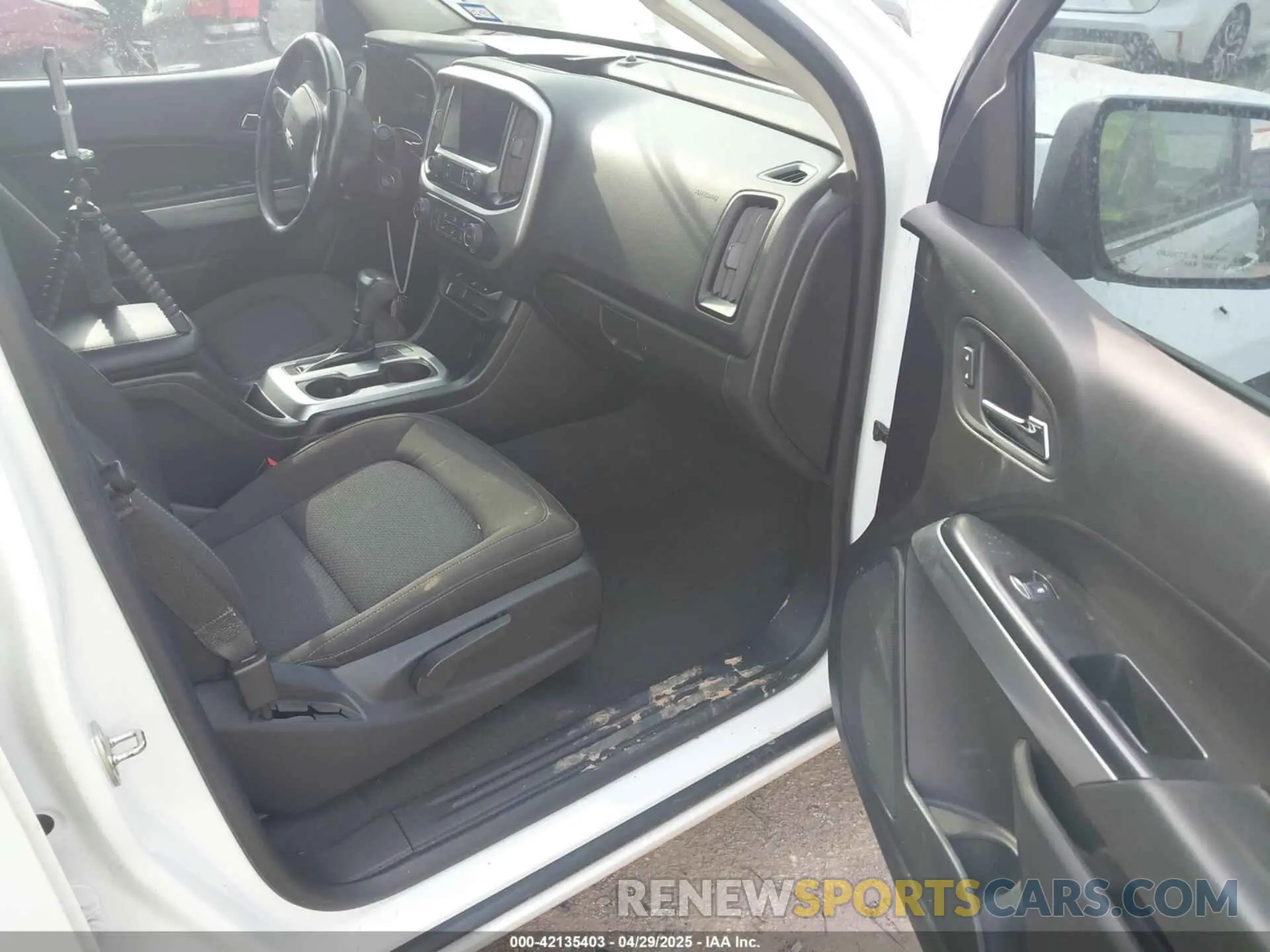 5 Photograph of a damaged car 1GCGSCEN8K1274476 CHEVROLET COLORADO 2019