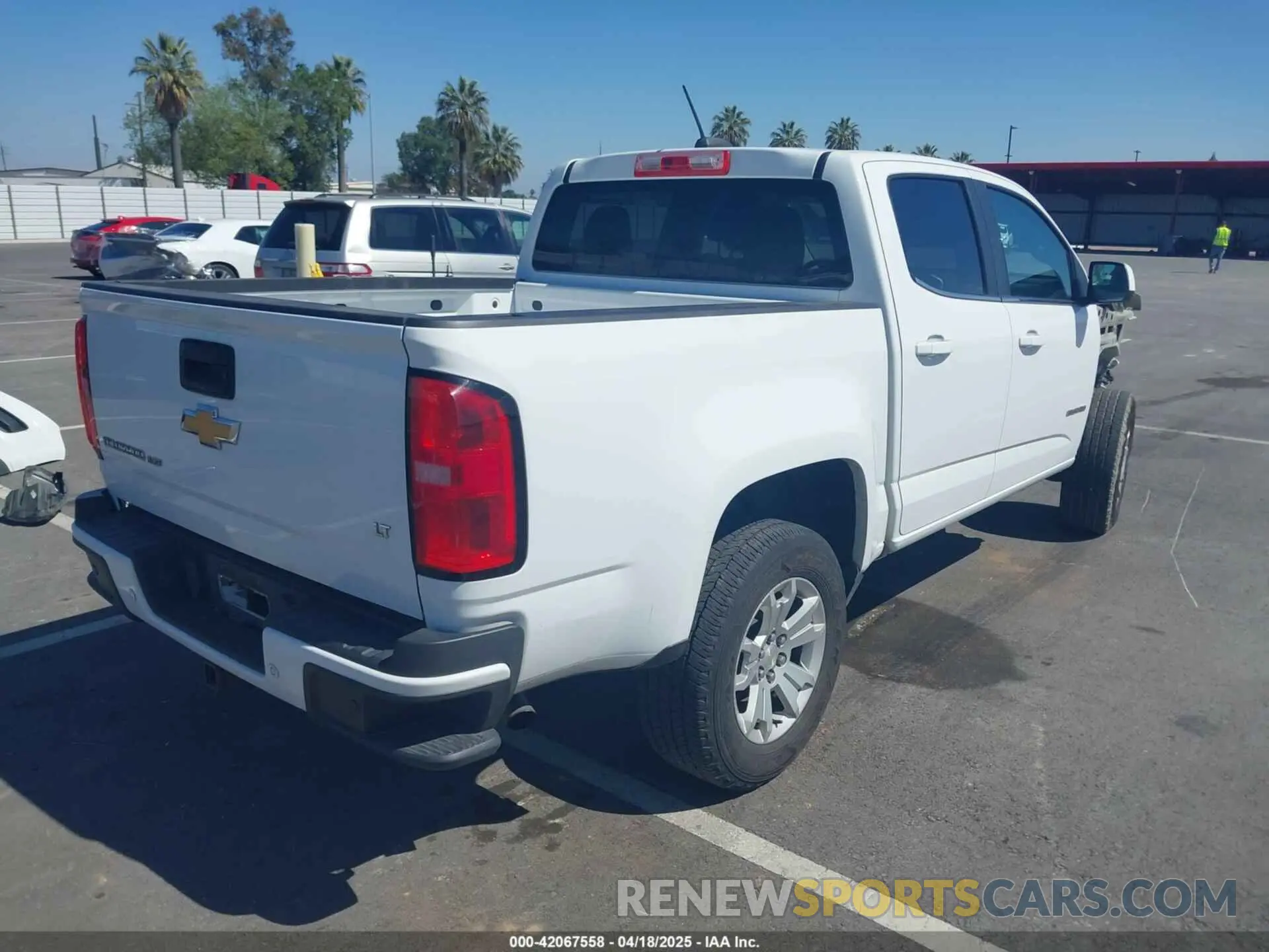 4 Photograph of a damaged car 1GCGSCEN8K1361309 CHEVROLET COLORADO 2019