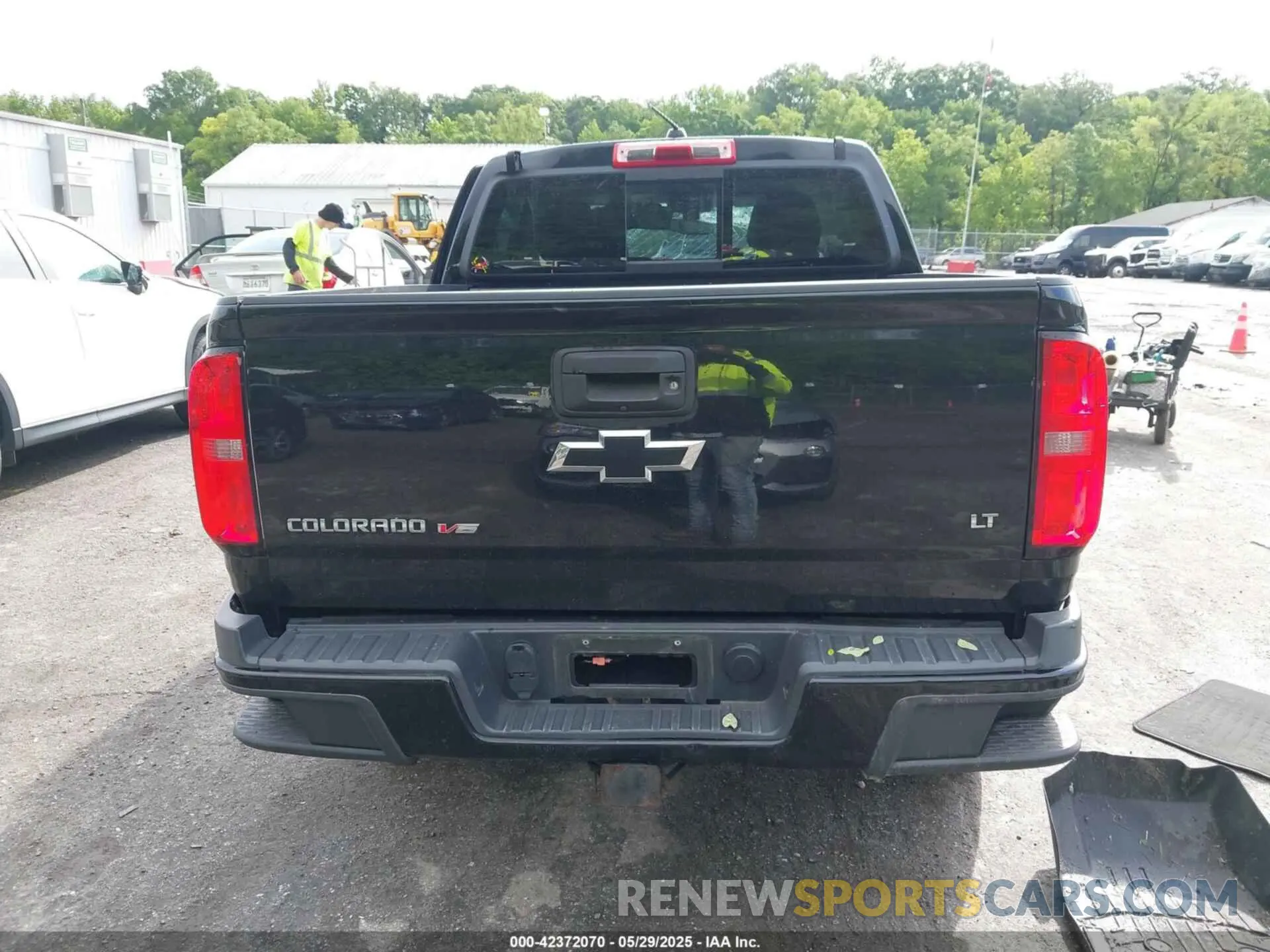 16 Photograph of a damaged car 1GCGSCEN9K1334667 CHEVROLET COLORADO 2019