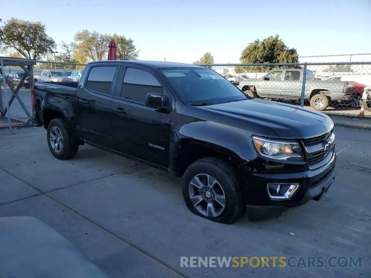 4 Photograph of a damaged car 1GCGSDEN1K1314774 CHEVROLET COLORADO 2019