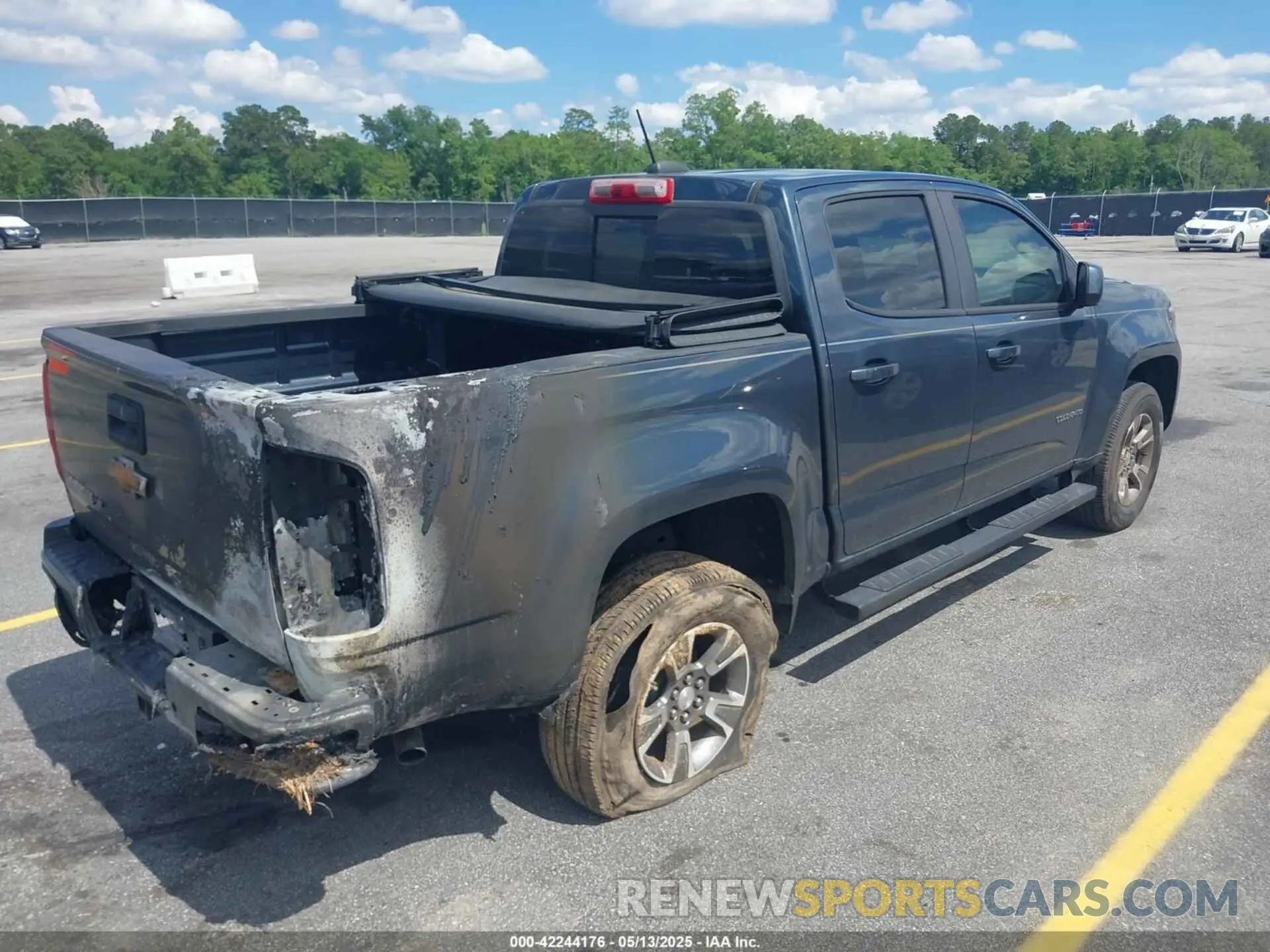 4 Photograph of a damaged car 1GCGSDEN4K1122944 CHEVROLET COLORADO 2019