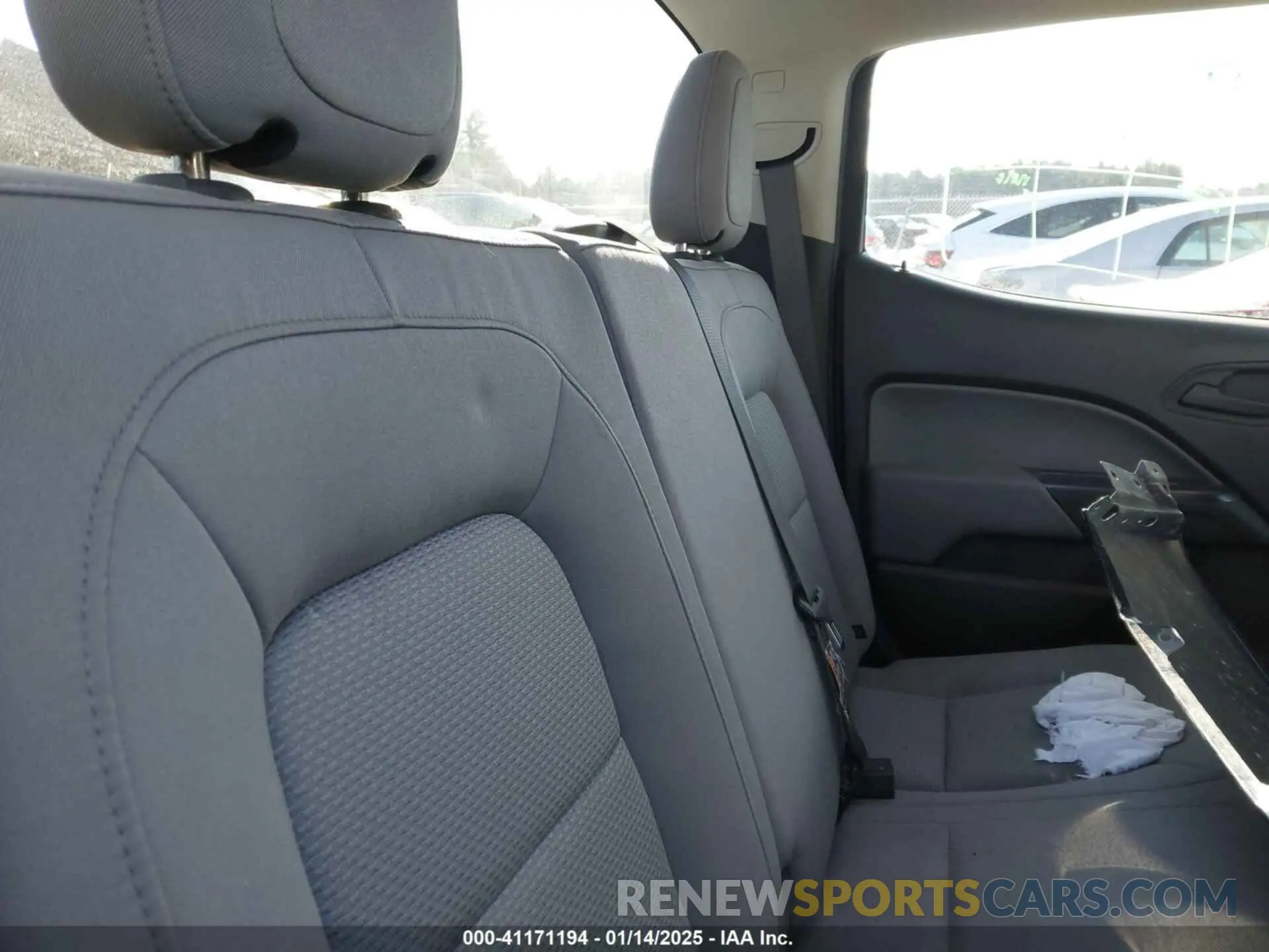8 Photograph of a damaged car 1GCGTBEN0K1356113 CHEVROLET COLORADO 2019