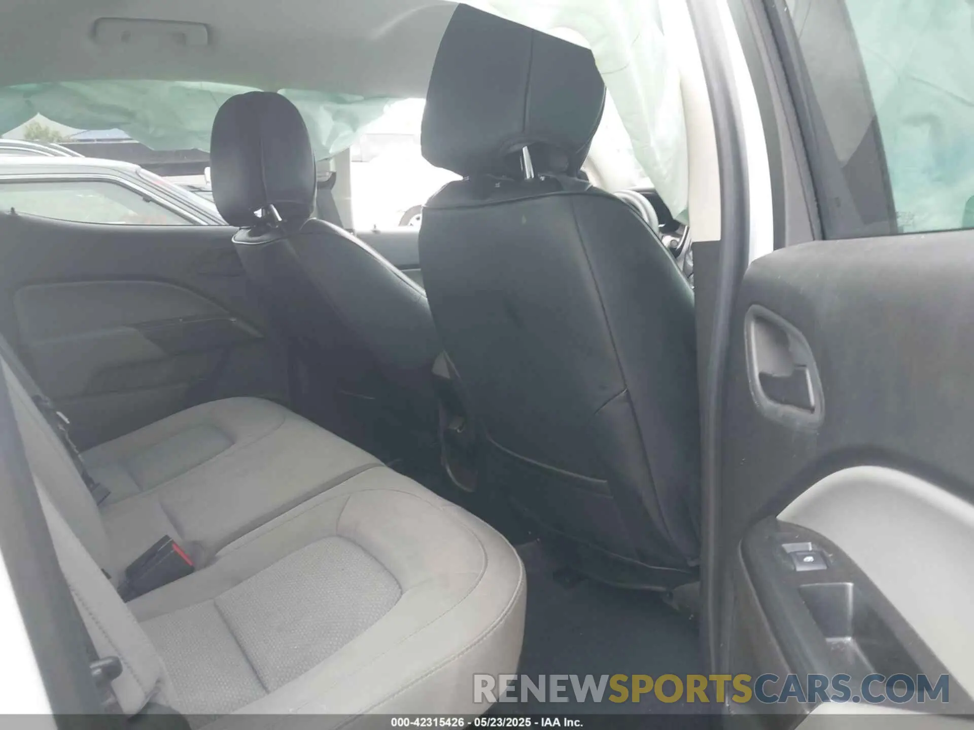 8 Photograph of a damaged car 1GCGTBEN3K1304166 CHEVROLET COLORADO 2019