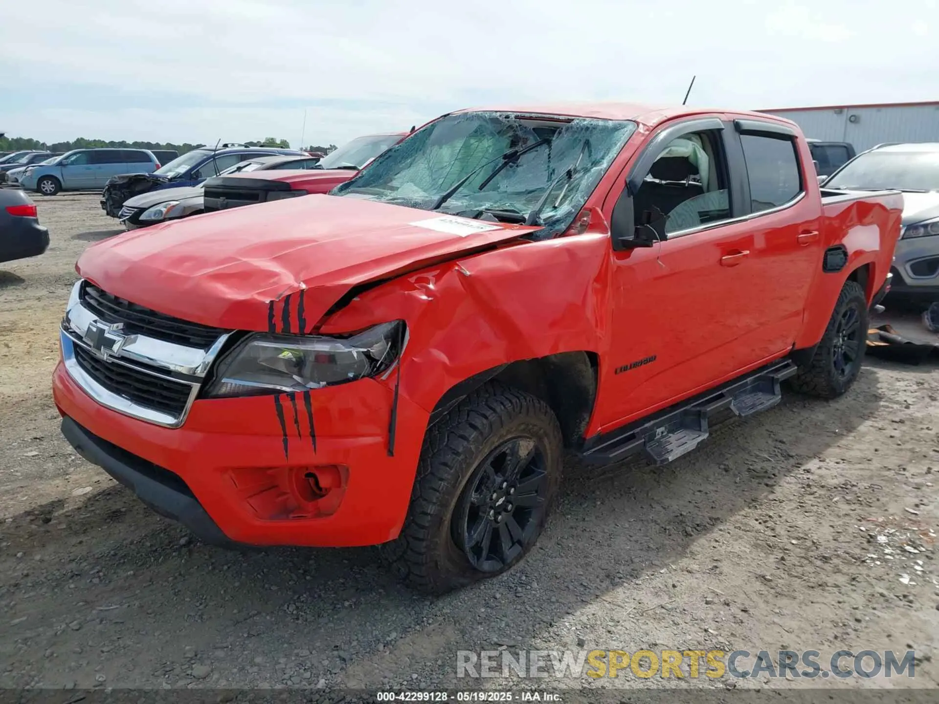 2 Photograph of a damaged car 1GCGTBEN8K1126643 CHEVROLET COLORADO 2019
