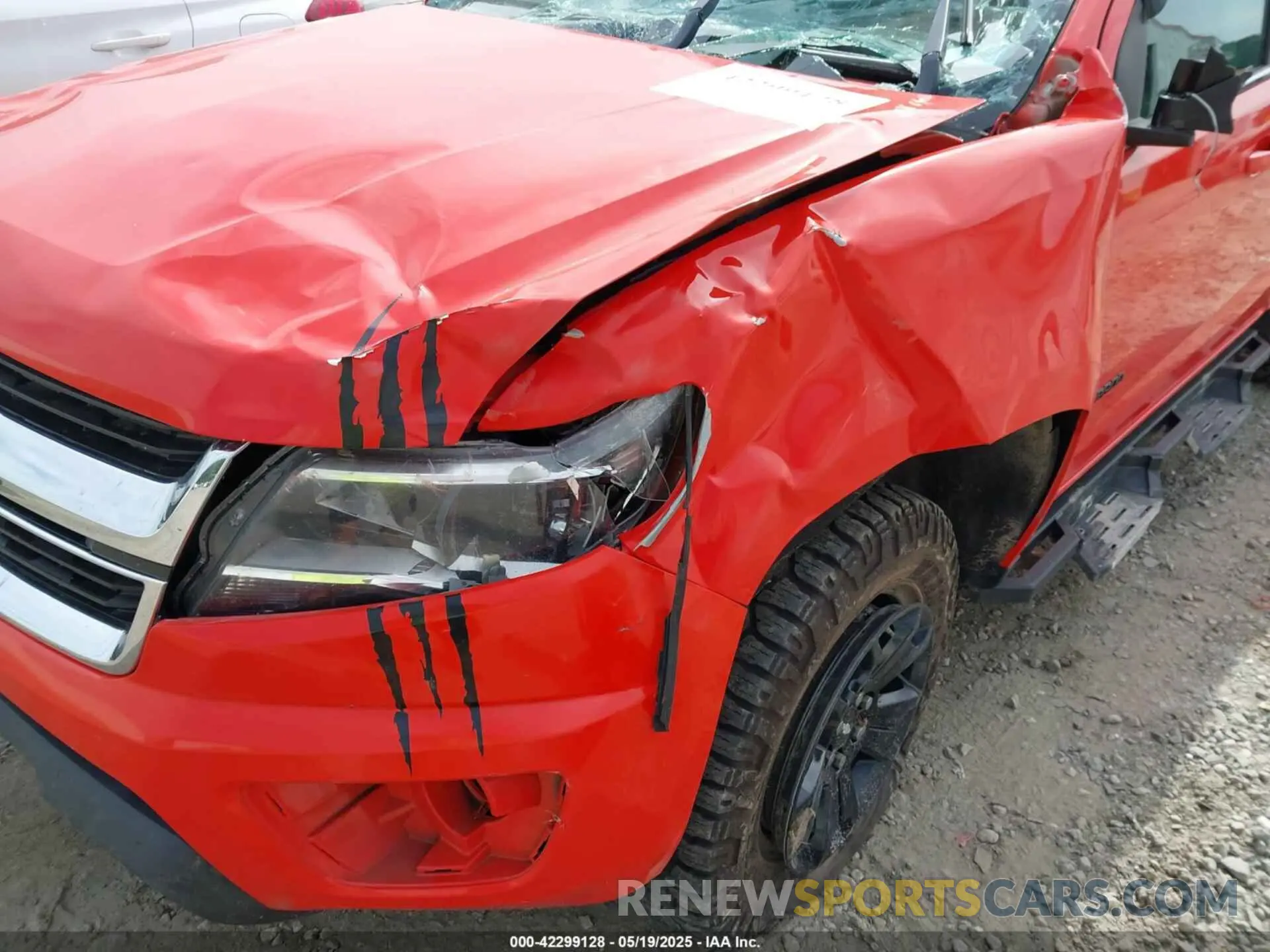 6 Photograph of a damaged car 1GCGTBEN8K1126643 CHEVROLET COLORADO 2019