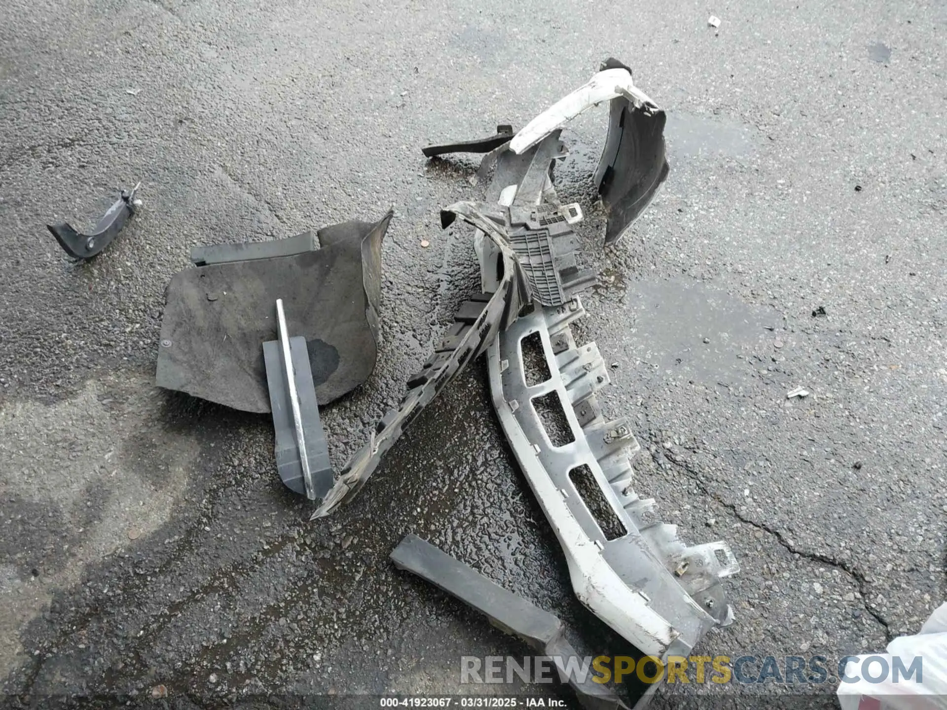12 Photograph of a damaged car 1GCGTBEN8K1347983 CHEVROLET COLORADO 2019