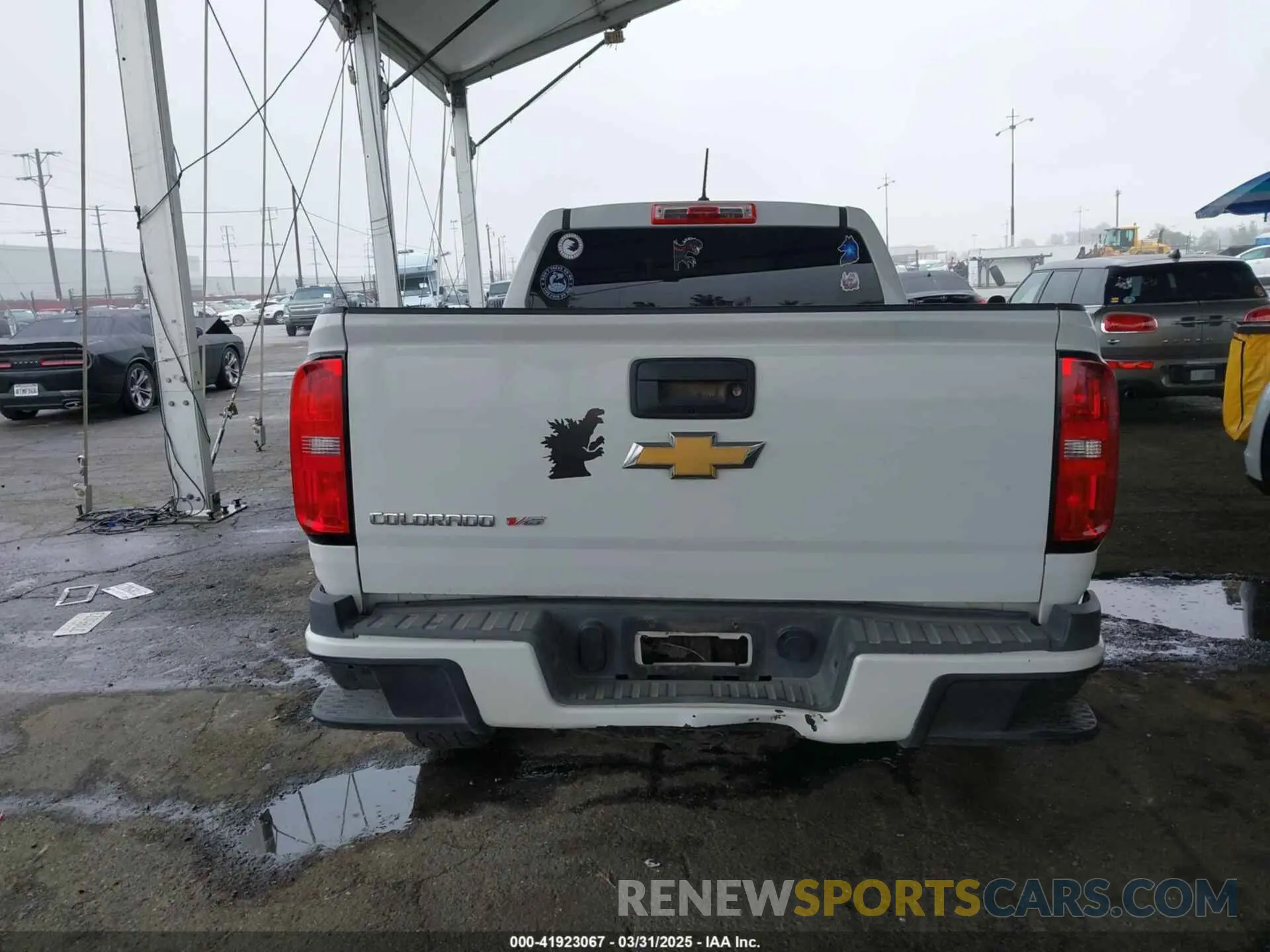 17 Photograph of a damaged car 1GCGTBEN8K1347983 CHEVROLET COLORADO 2019