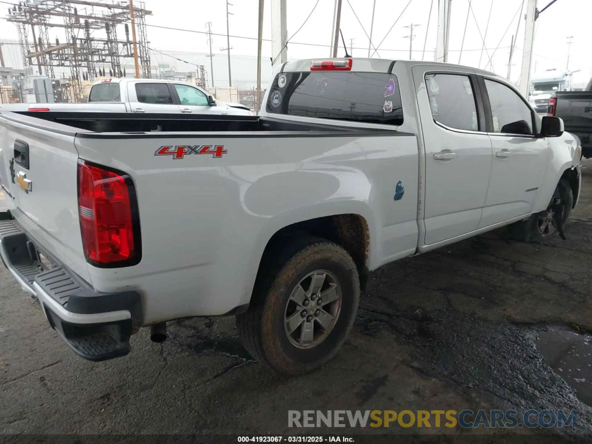 4 Photograph of a damaged car 1GCGTBEN8K1347983 CHEVROLET COLORADO 2019