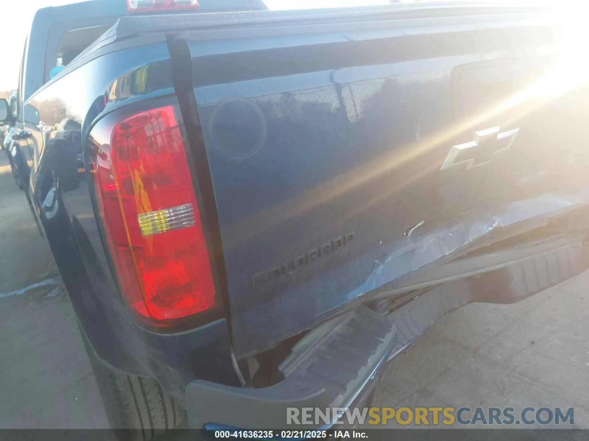 19 Photograph of a damaged car 1GCGTCEN0K1268281 CHEVROLET COLORADO 2019