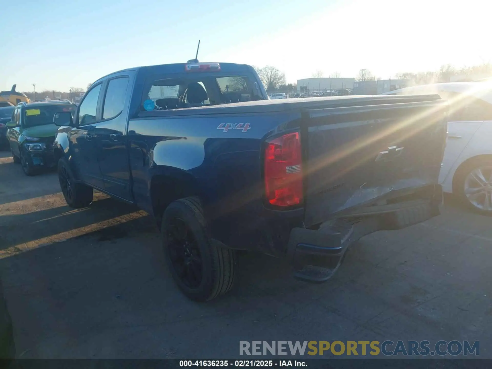 3 Photograph of a damaged car 1GCGTCEN0K1268281 CHEVROLET COLORADO 2019