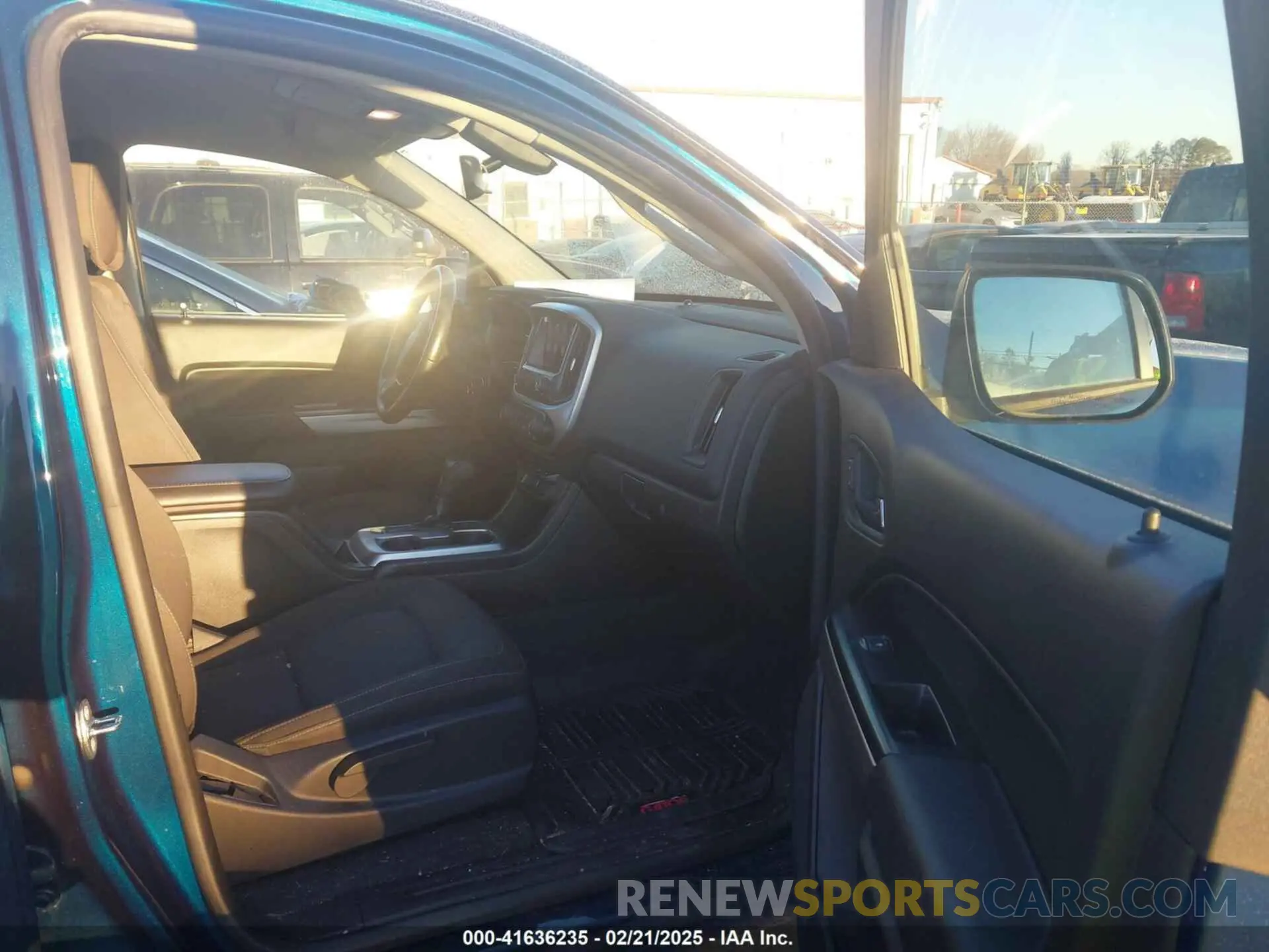 5 Photograph of a damaged car 1GCGTCEN0K1268281 CHEVROLET COLORADO 2019