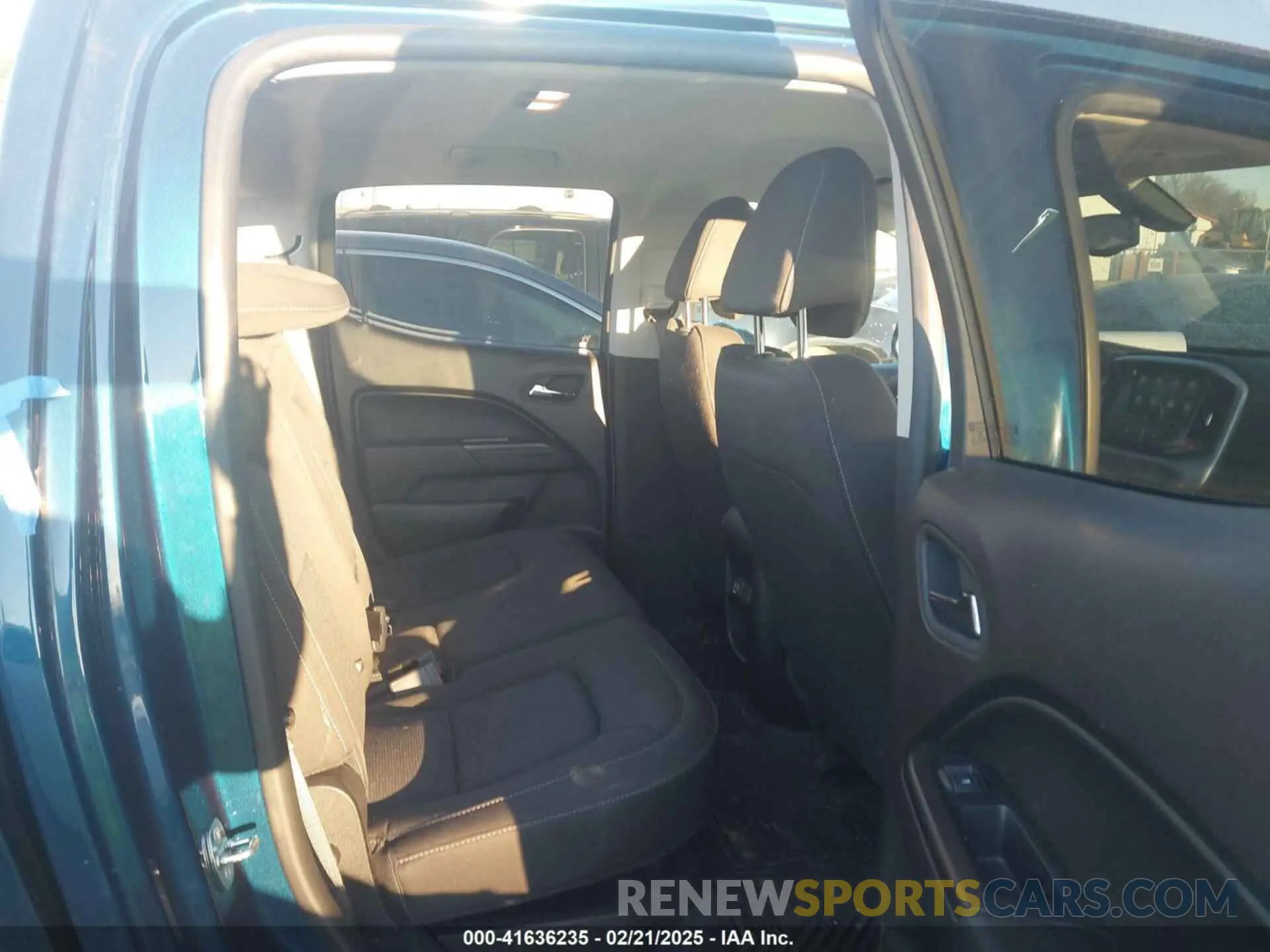 8 Photograph of a damaged car 1GCGTCEN0K1268281 CHEVROLET COLORADO 2019