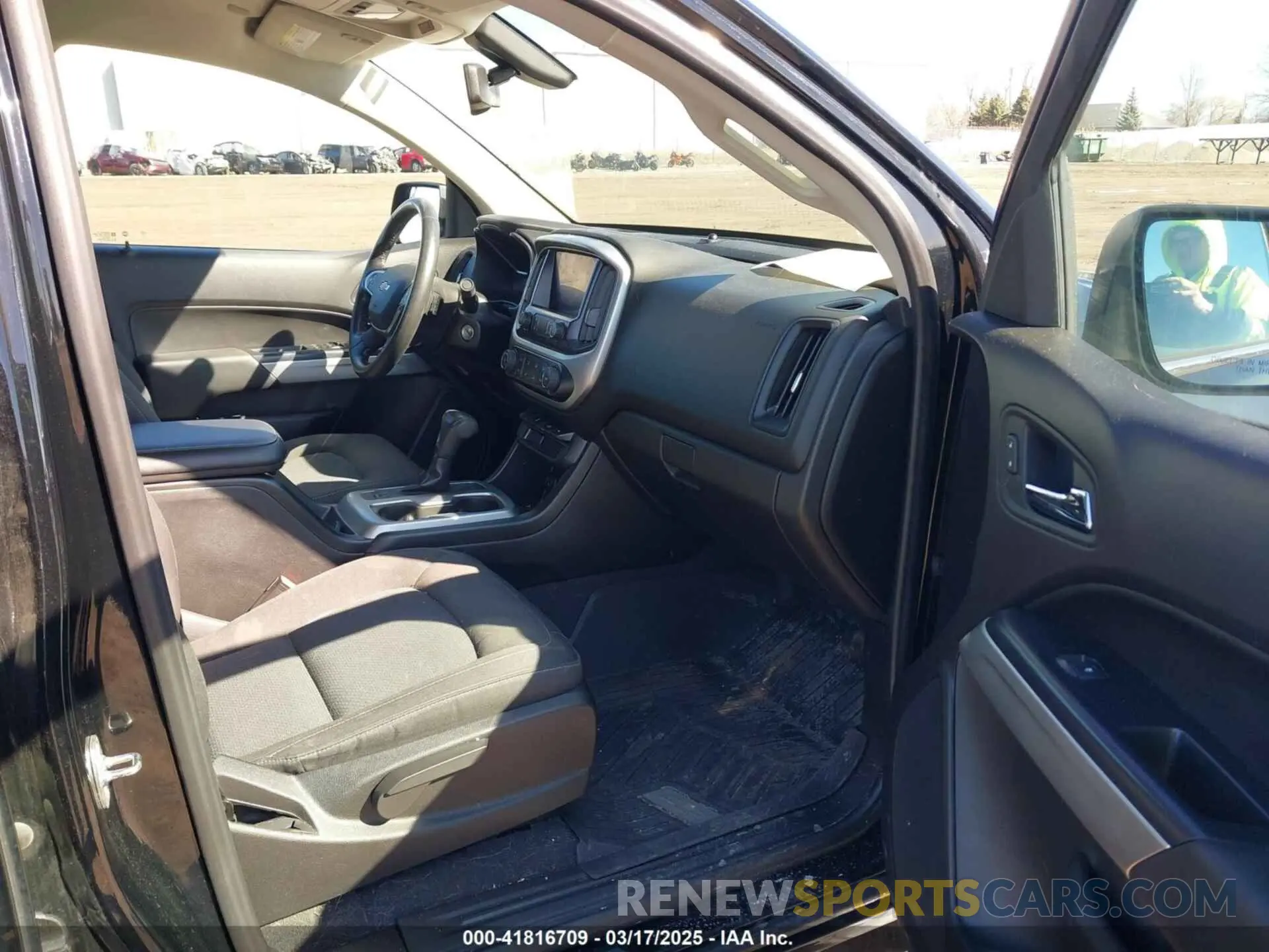 5 Photograph of a damaged car 1GCGTCEN8K1206580 CHEVROLET COLORADO 2019