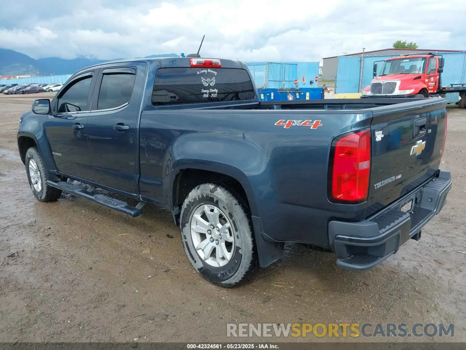 3 Photograph of a damaged car 1GCGTCENXK1117030 CHEVROLET COLORADO 2019