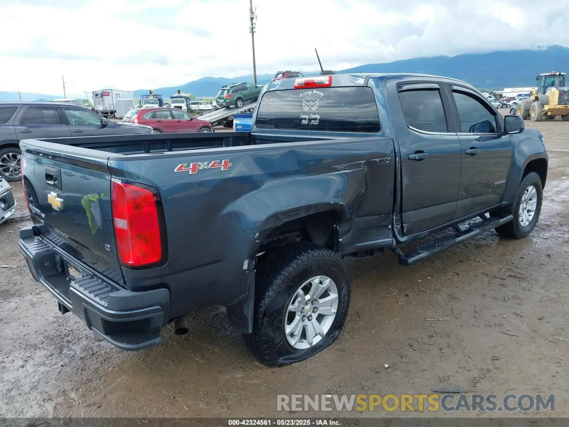 4 Photograph of a damaged car 1GCGTCENXK1117030 CHEVROLET COLORADO 2019